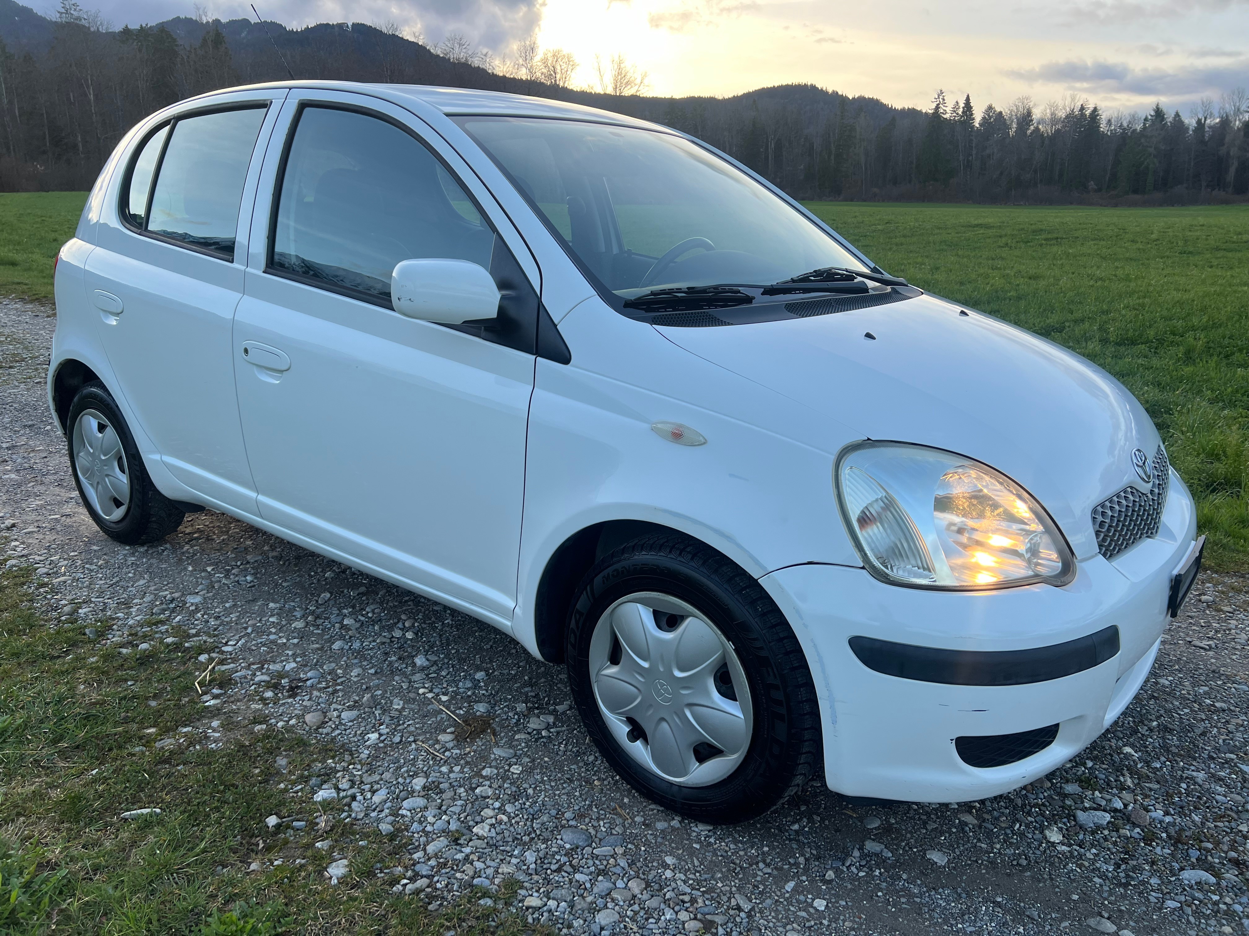 TOYOTA Yaris 1.3 Linea Luna