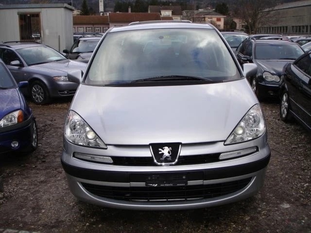 PEUGEOT 807 2.0 16V HDi ST Family+