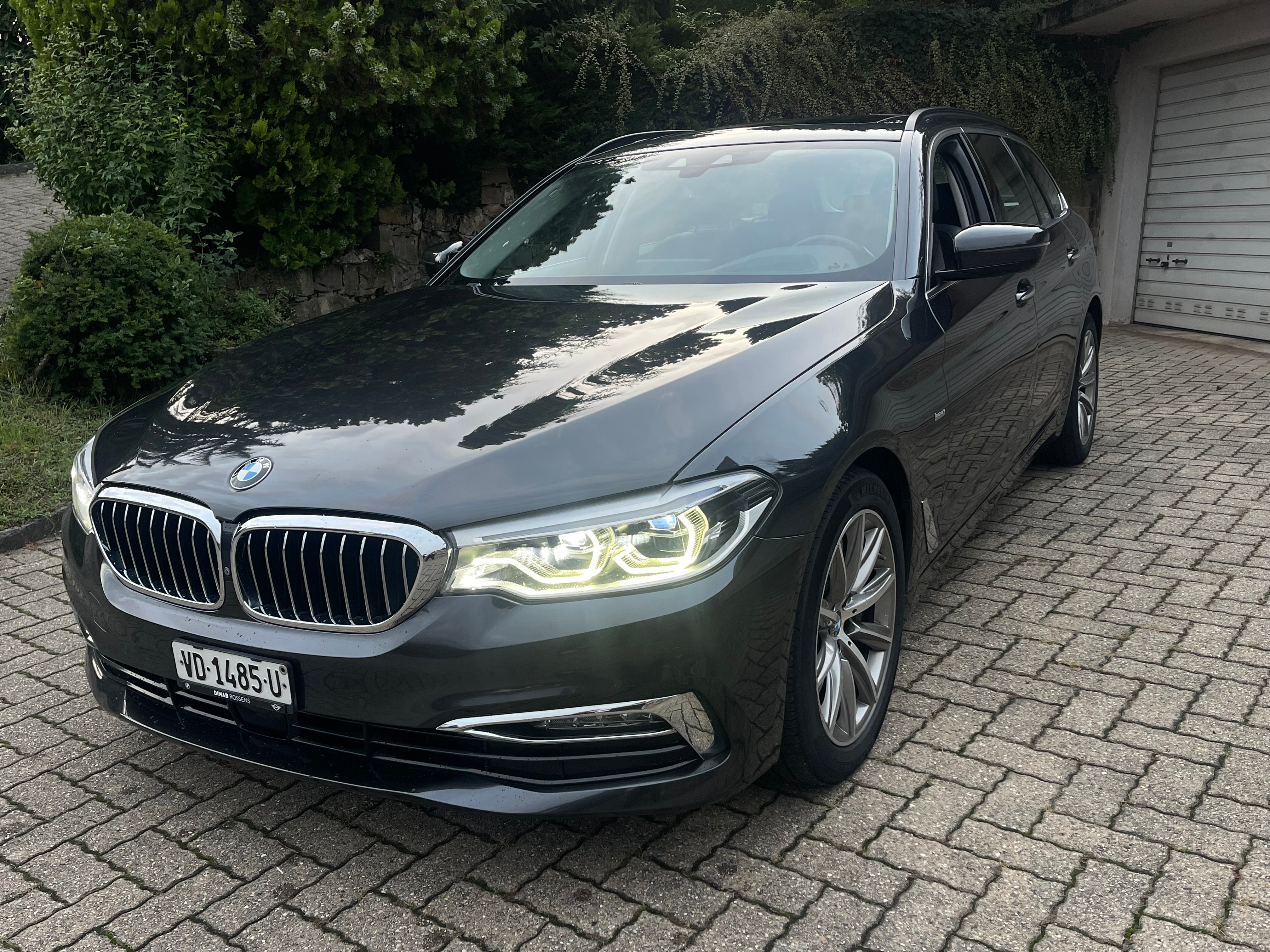 BMW 530d xDrive Touring Luxury Line Steptronic