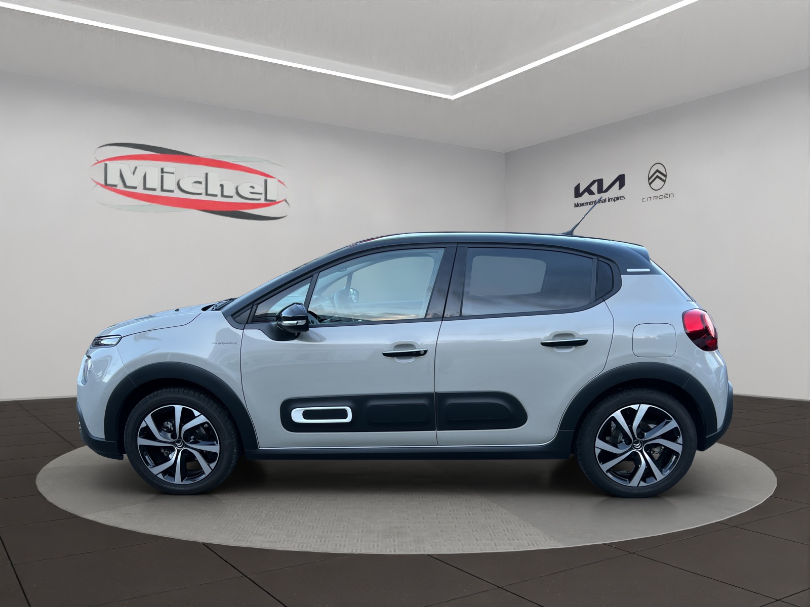 CITROEN C3 1.2i PureTech Shine / Anhängerkupplung & Winterräder