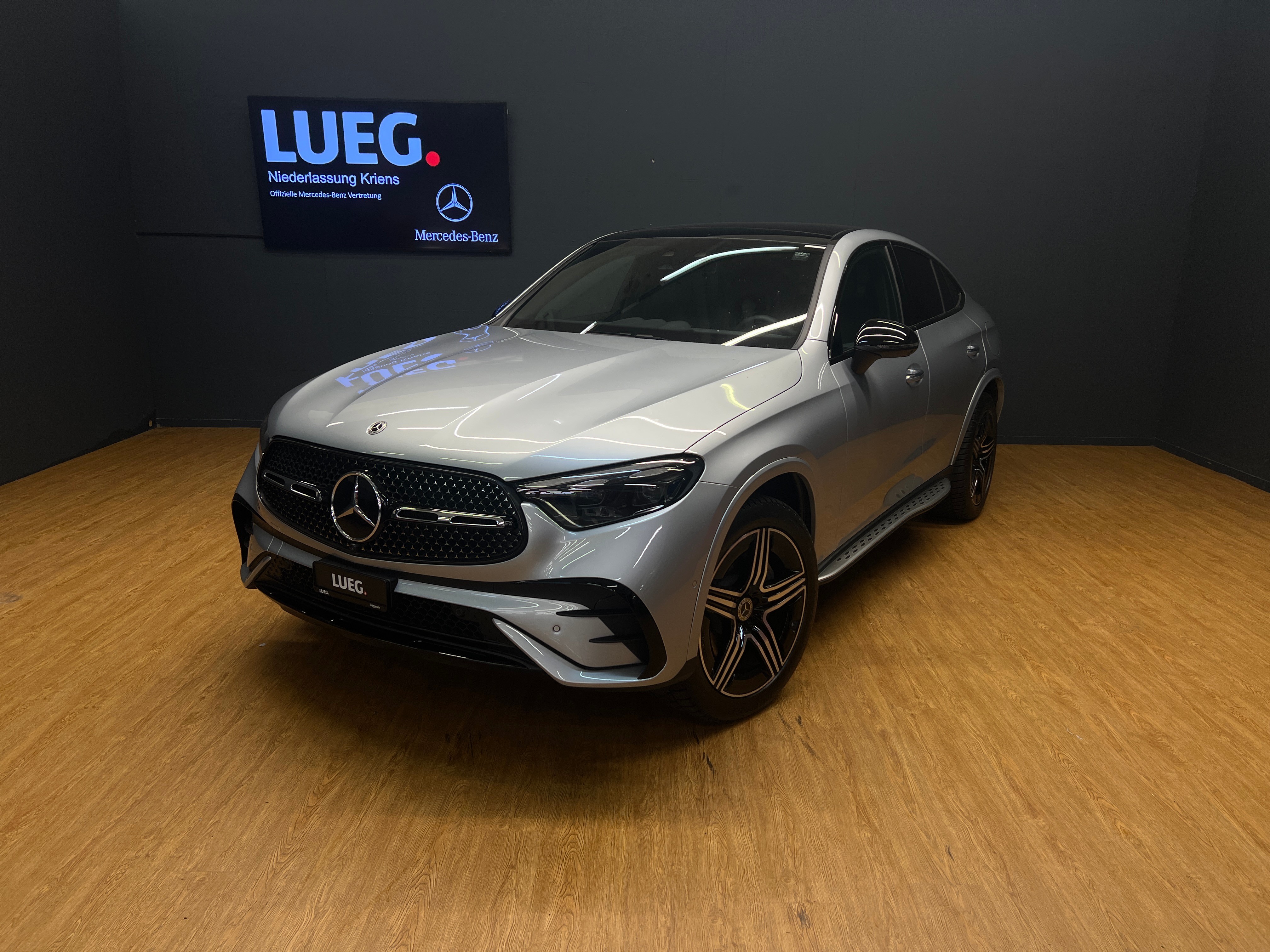 MERCEDES-BENZ GLC 400 e 4M - AMG - Coupé - DISTRONIC / 360 Grad Kamera / Head-Up