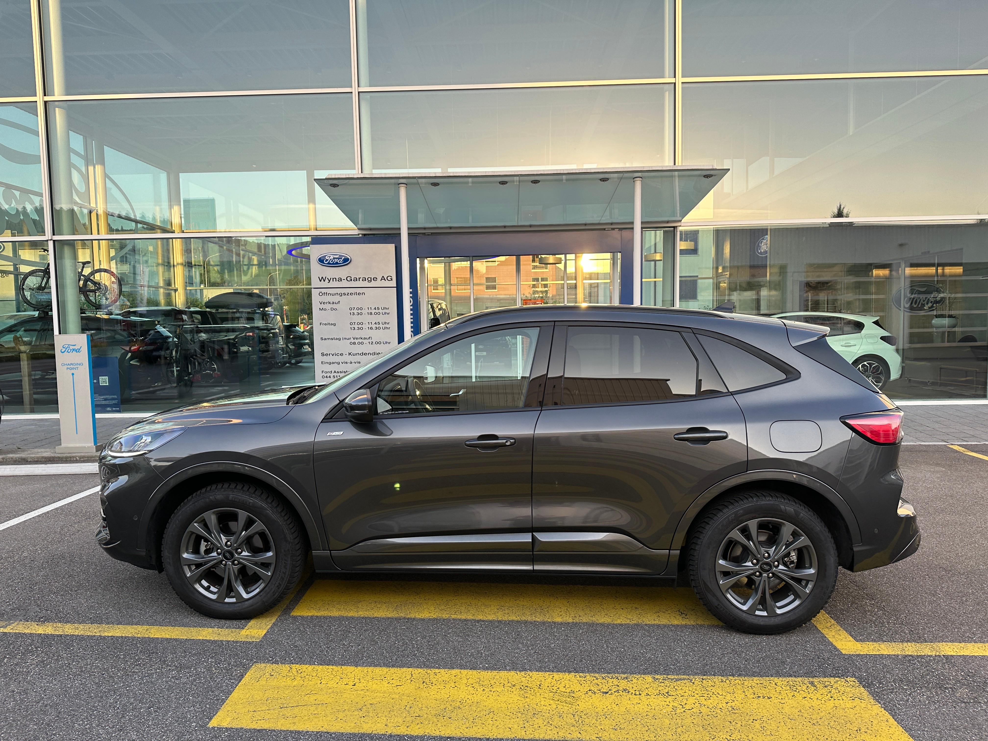 FORD Kuga 2.5 FHEV ST-Line 4WD