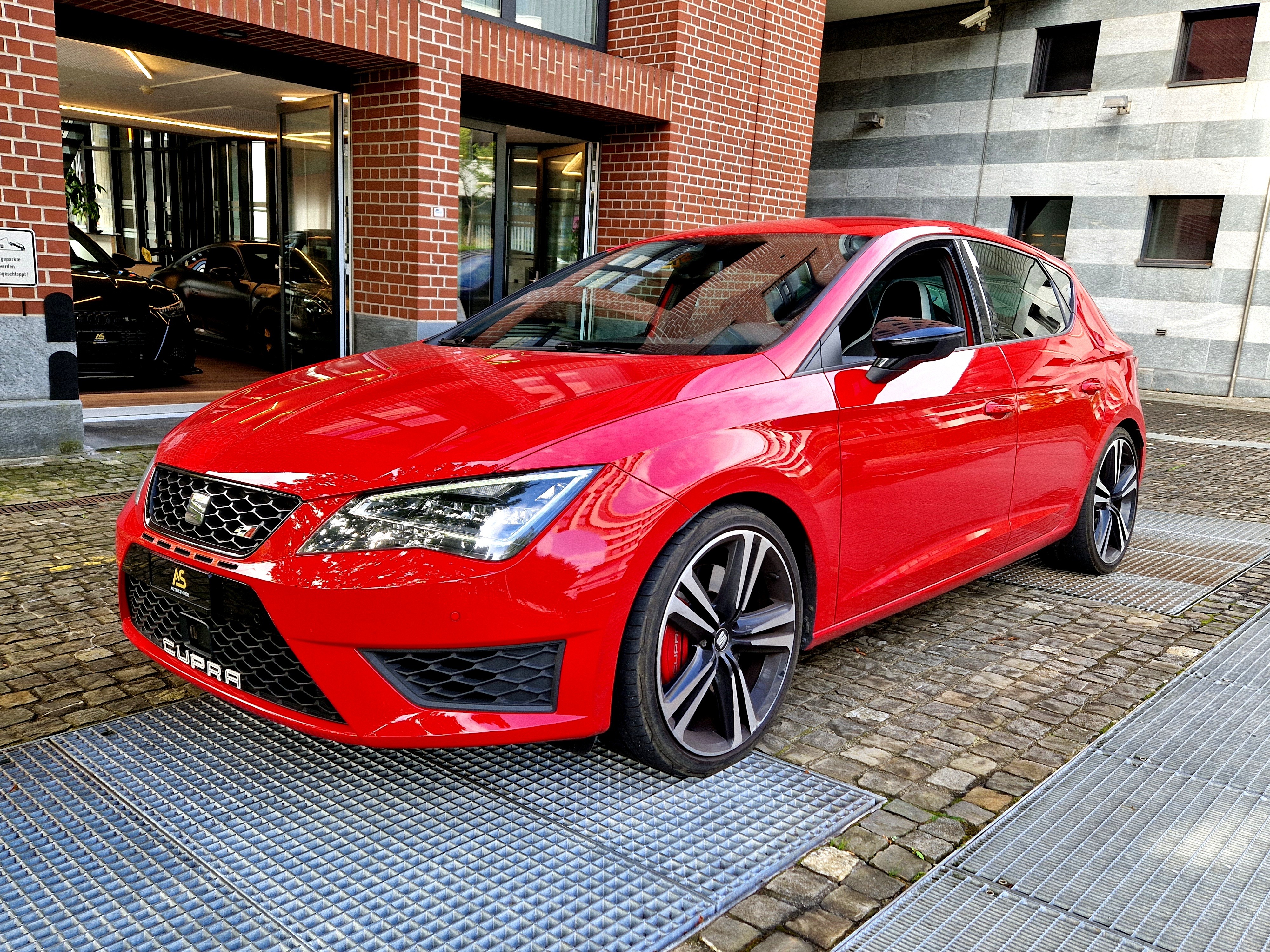 SEAT Leon Cupra 280 DSG (CH) MILTEK | ACC | Navi | LaneAssist