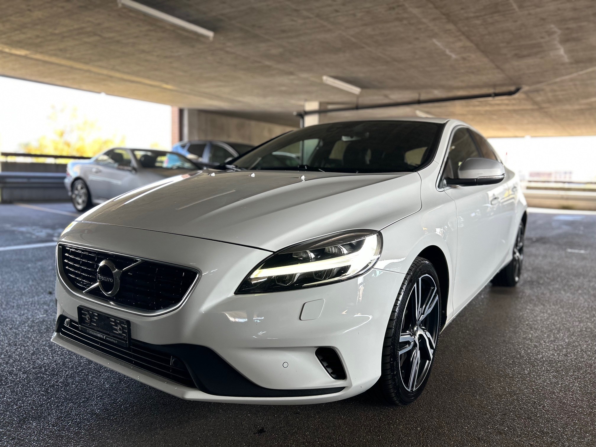 VOLVO V40 D2 Momentum R-Design Geartronic