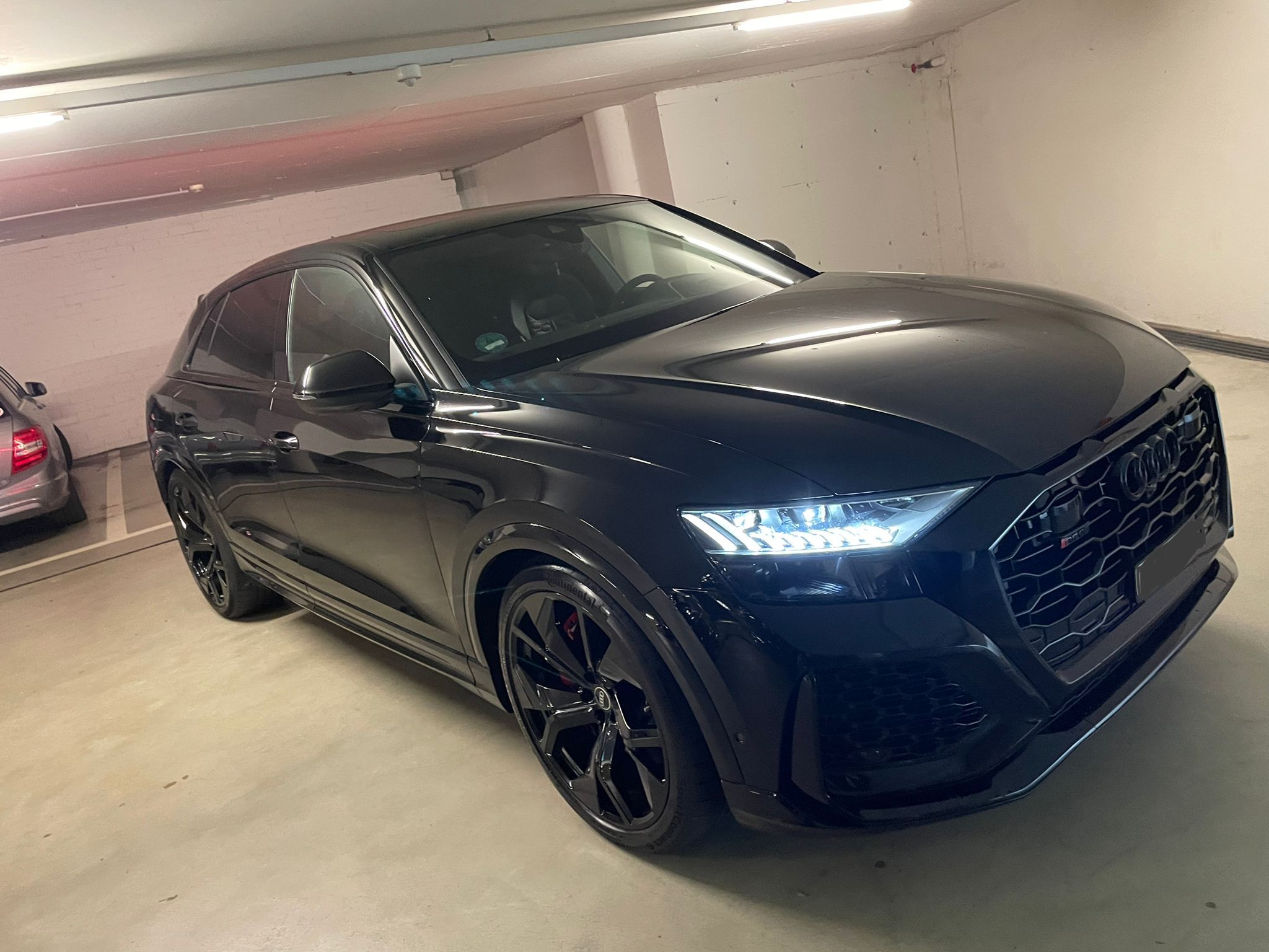 AUDI RSQ8 quattro tiptronic