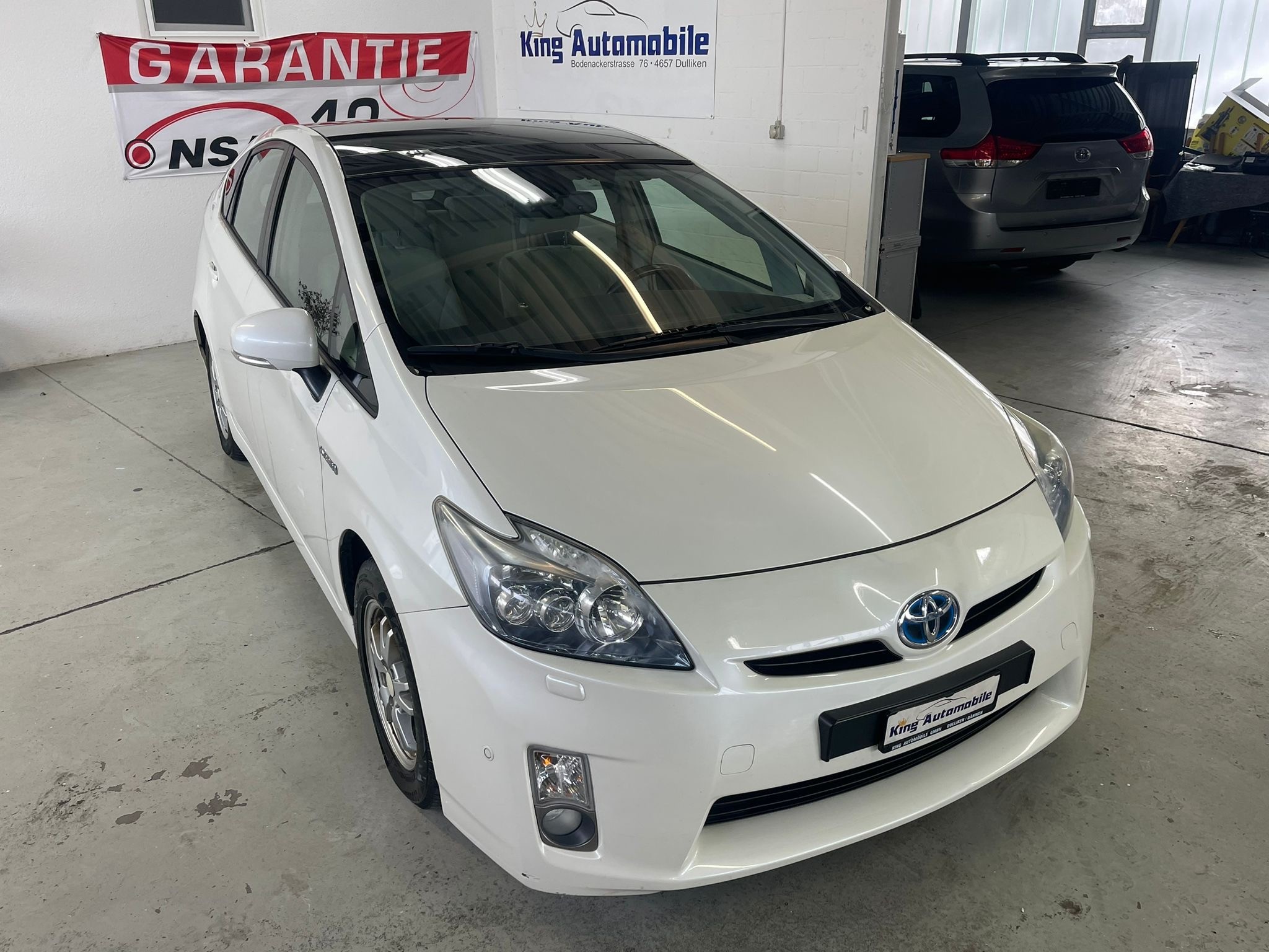 TOYOTA Prius 1.8 16V HSD Sol