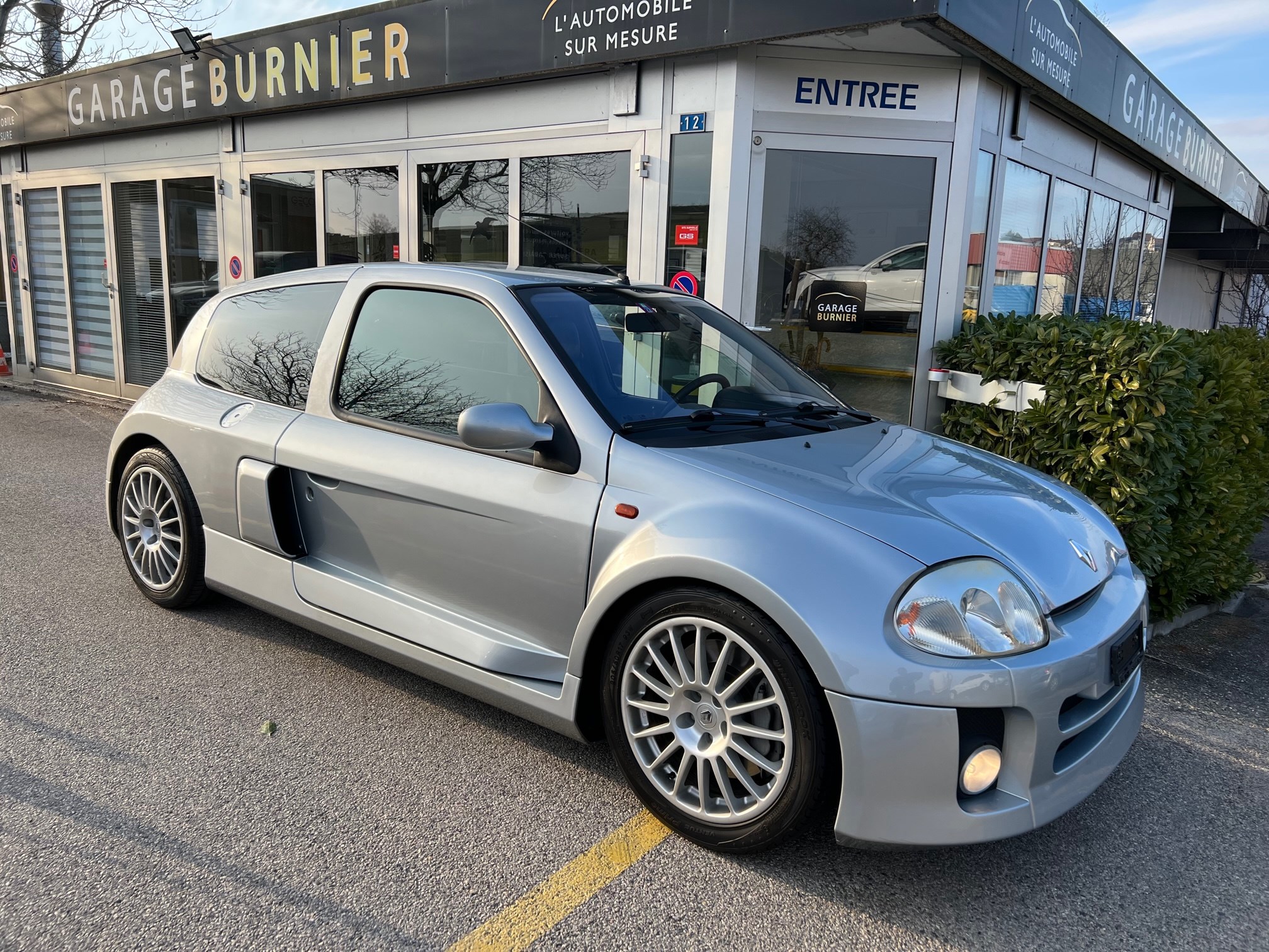 RENAULT Clio 3.0 V6