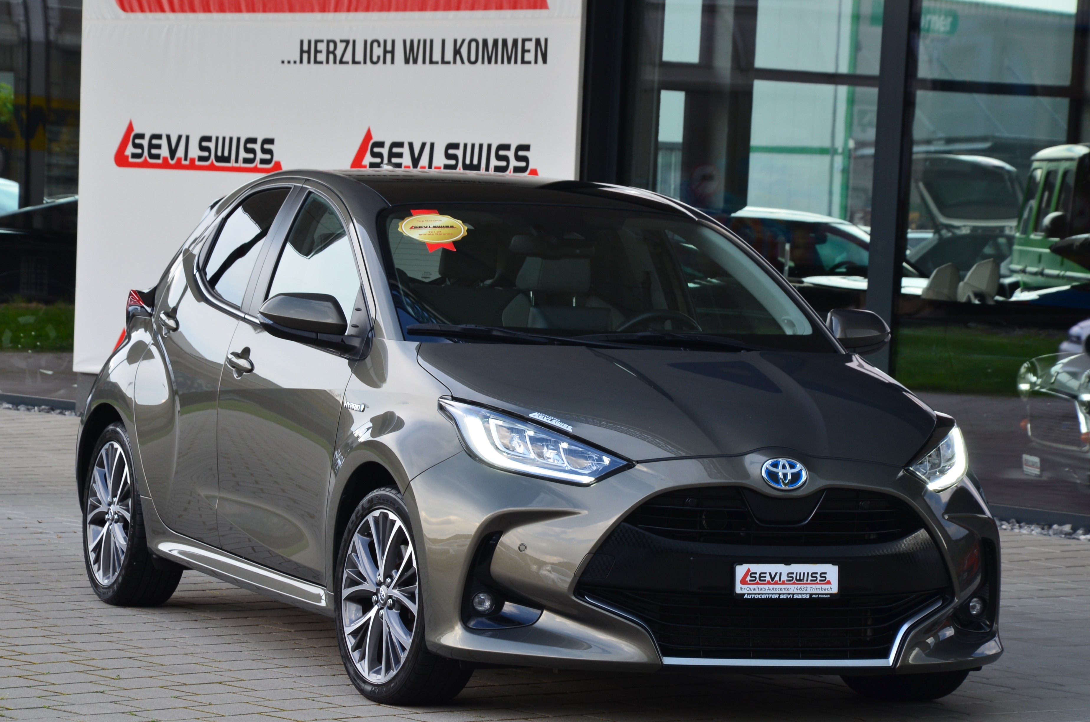 TOYOTA Yaris 1.5 Premium e-CVT