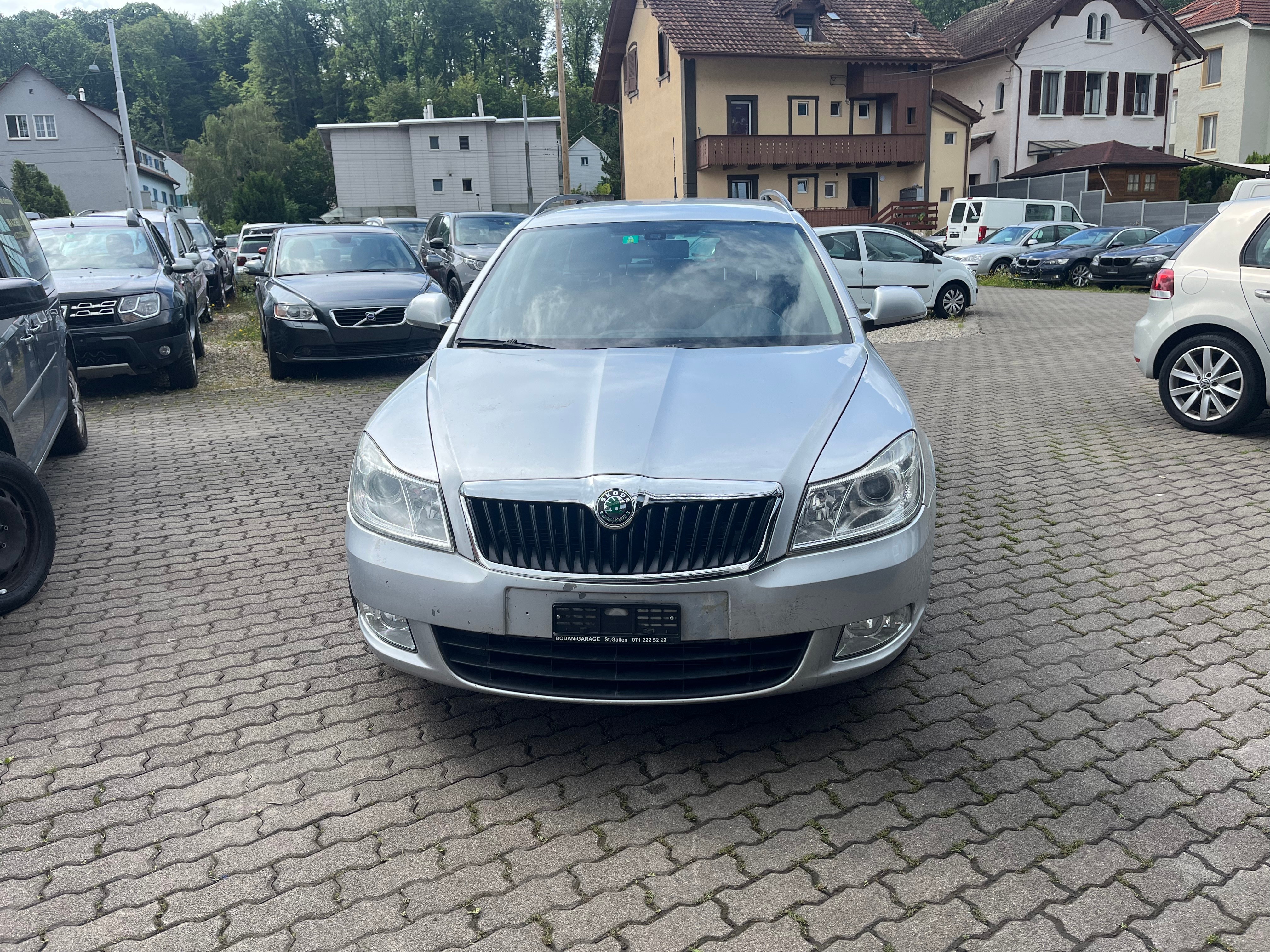 SKODA Octavia Combi 1.6 TDI Ambiente DSG