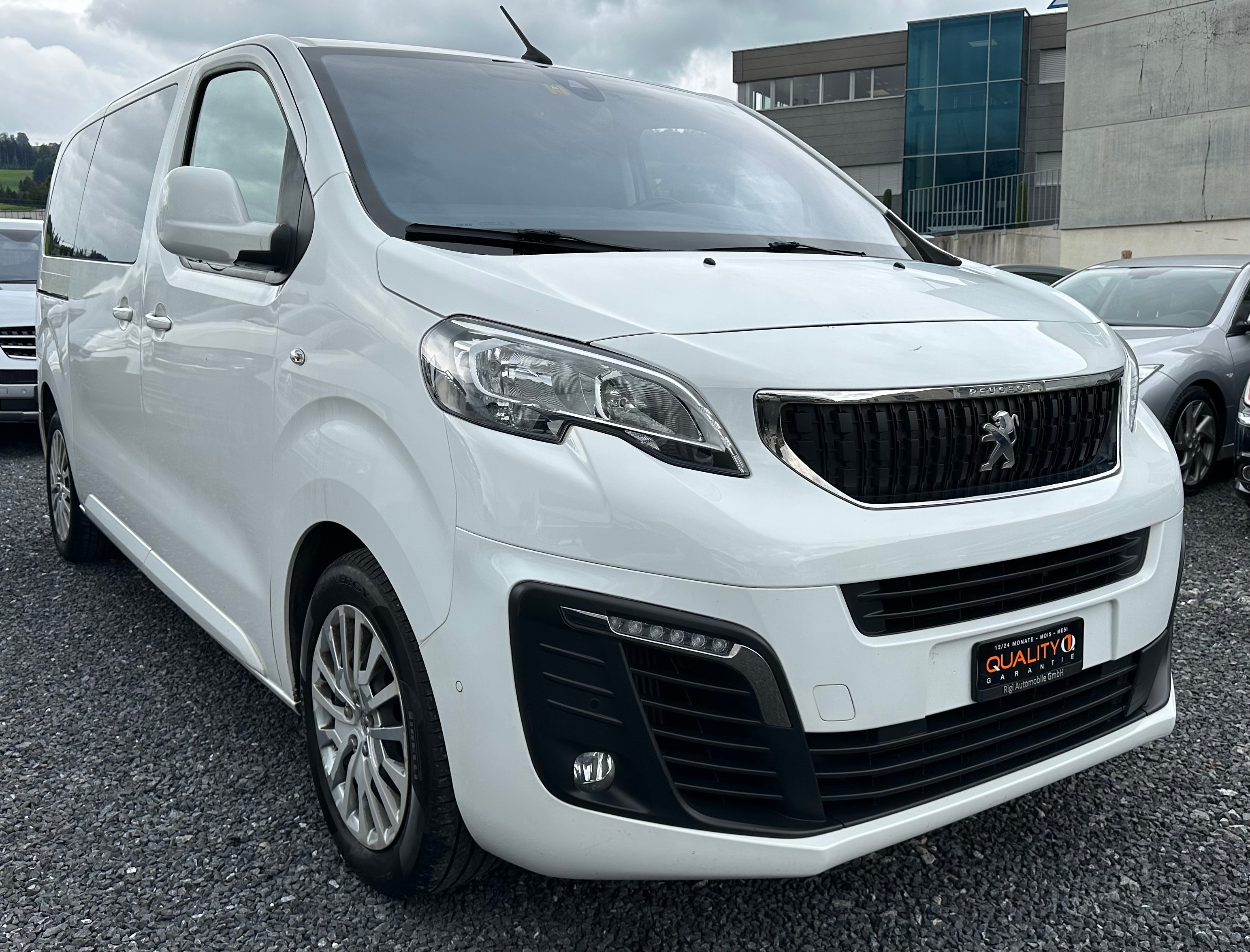 PEUGEOT Traveller 2.0 BlueHDi Business VIP Standard