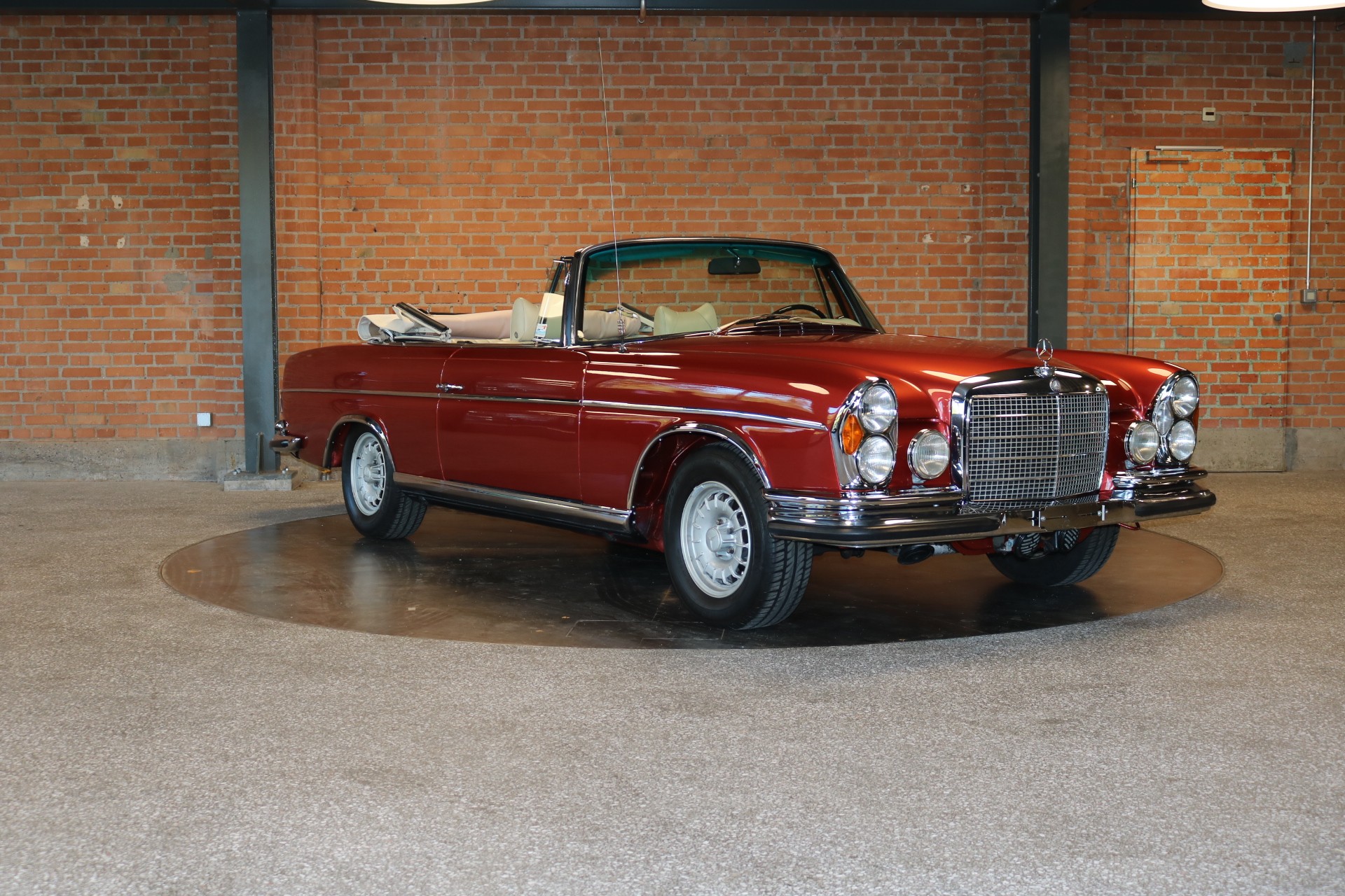 MERCEDES-BENZ 280 SE 3.5 V8