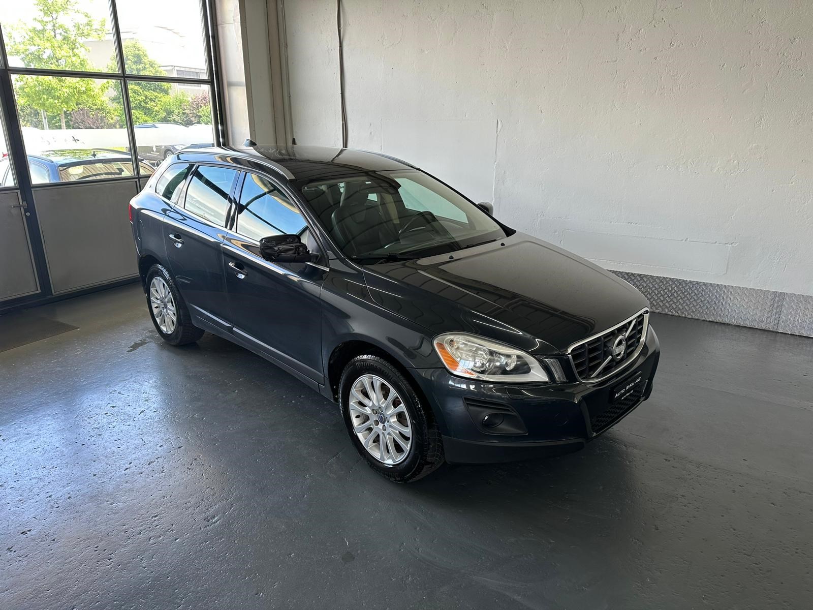 VOLVO XC60 2.4D AWD Momentum Geartronic