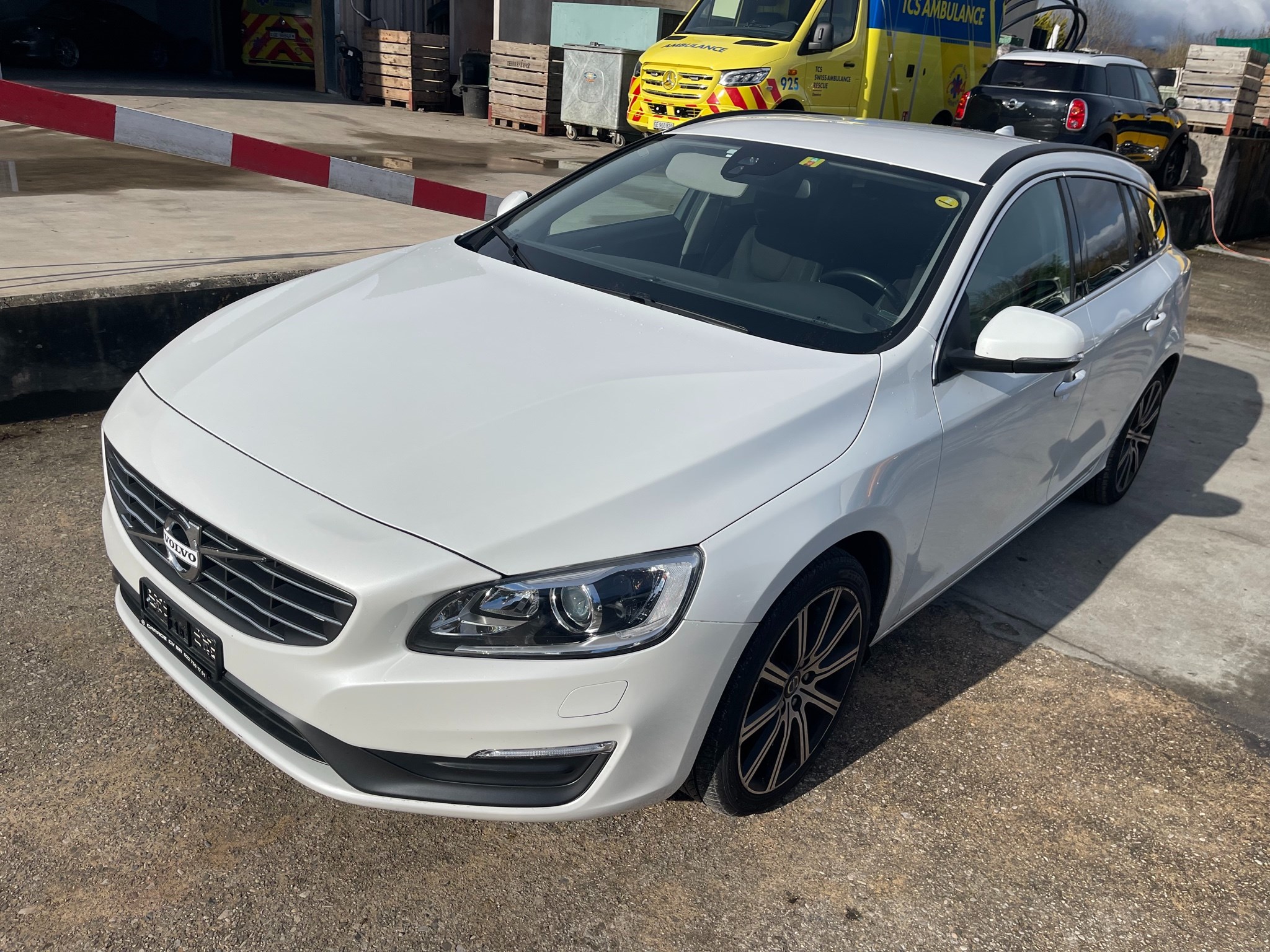 VOLVO V60 D5 AWD Momentum Geartronic