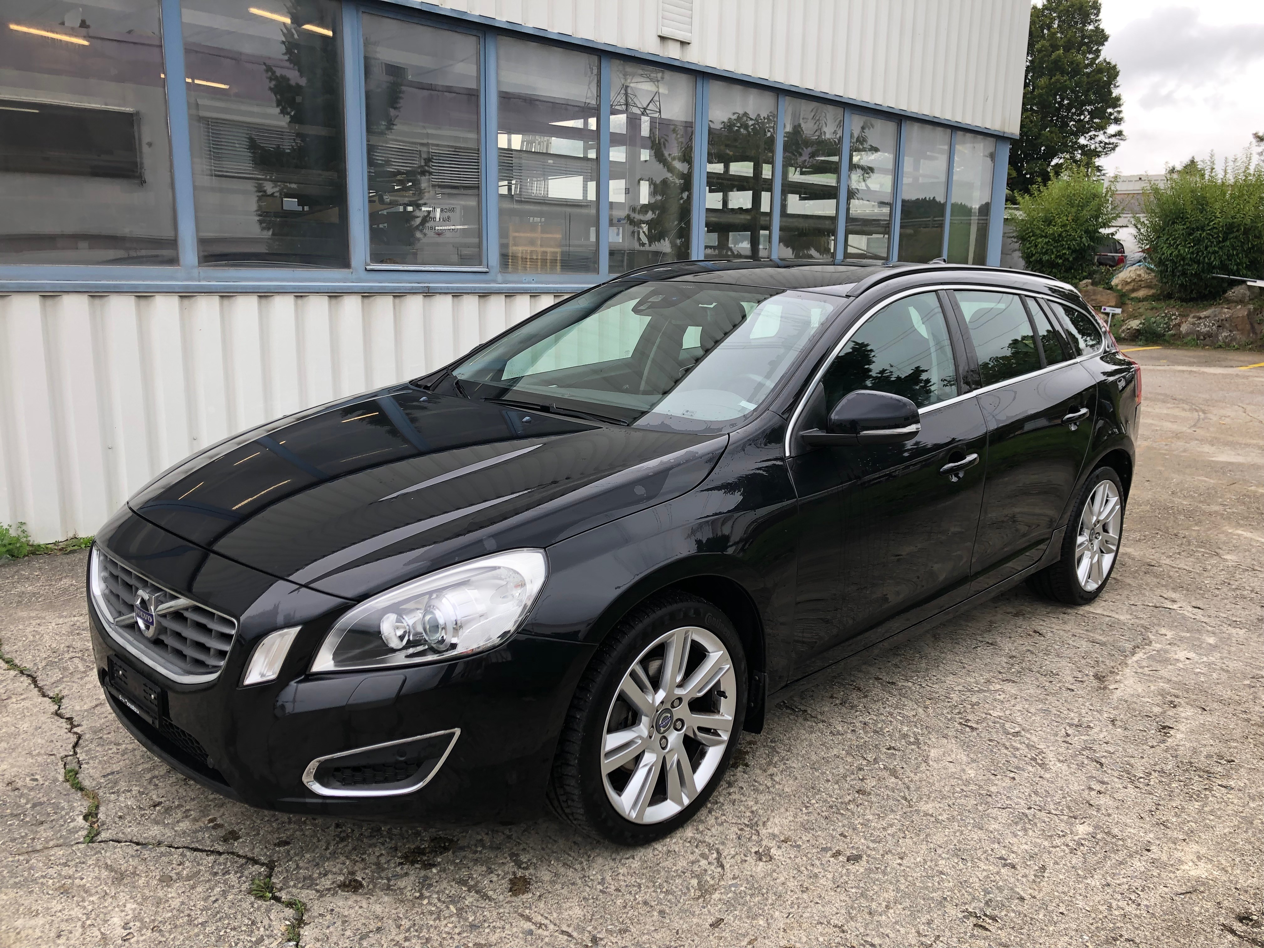 VOLVO V60 D3 Summum Geartronic (25)