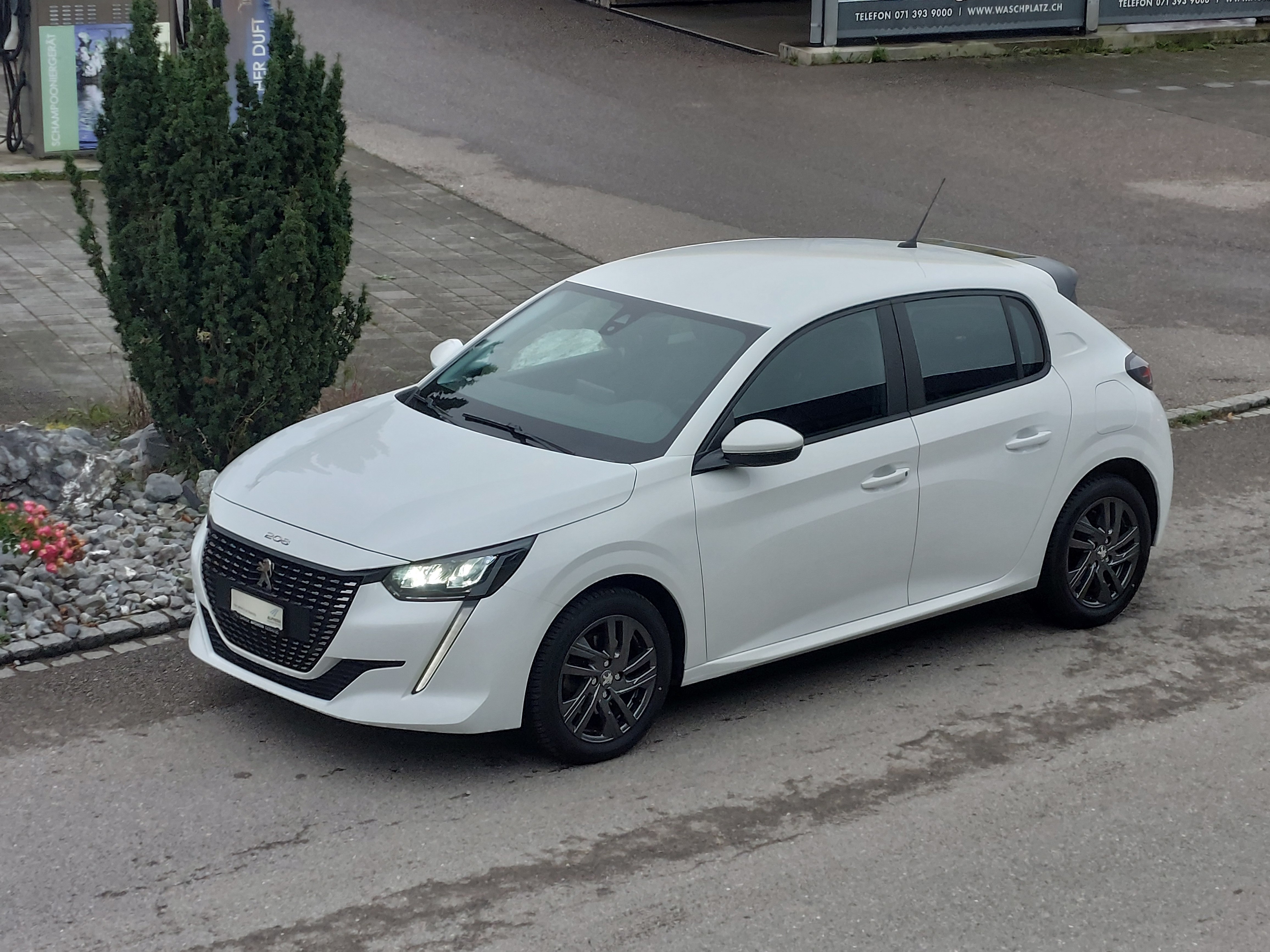 PEUGEOT 208 1.2 PureTech Active Pack EAT8