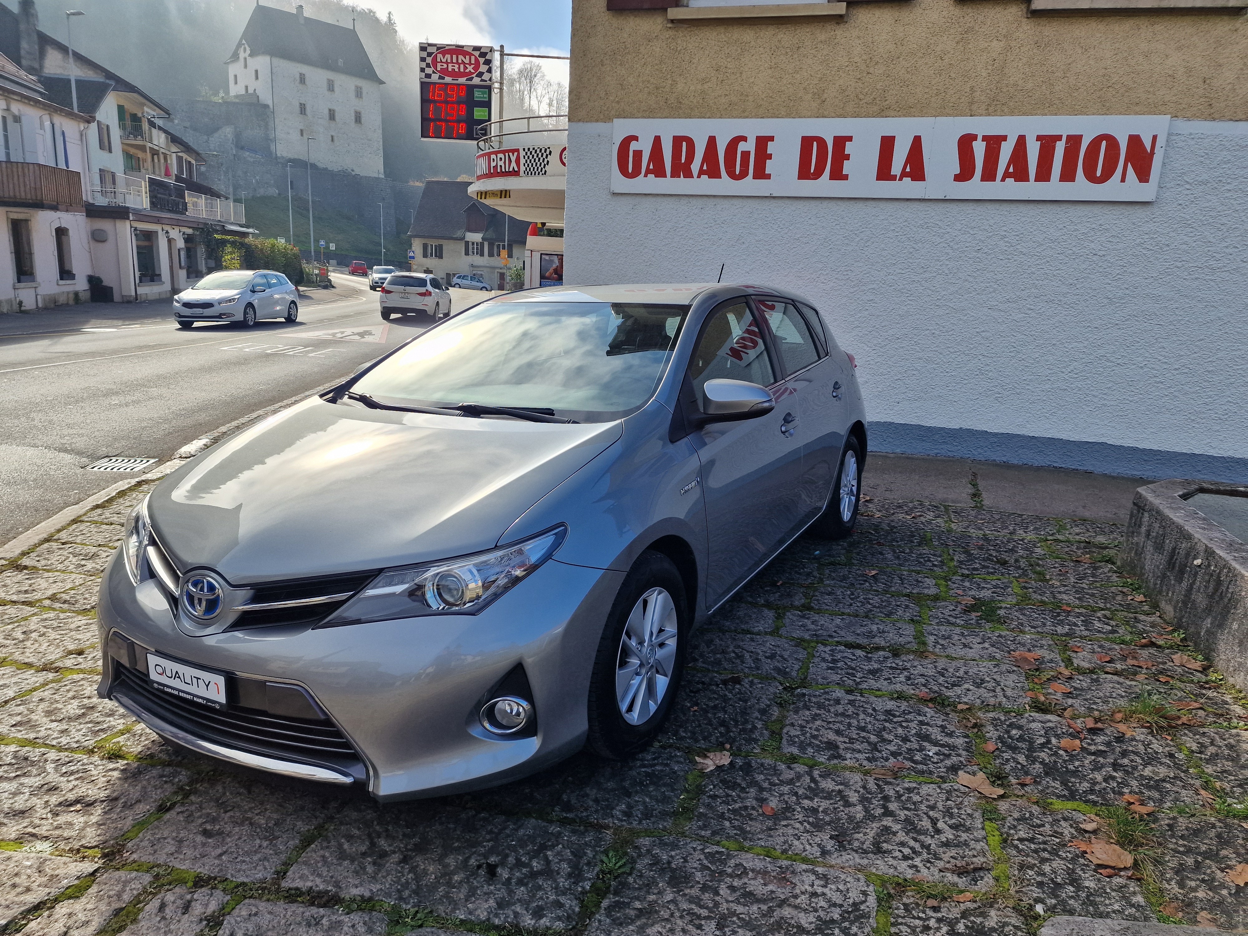 TOYOTA Auris 1.8 16V HSD Linea Luna