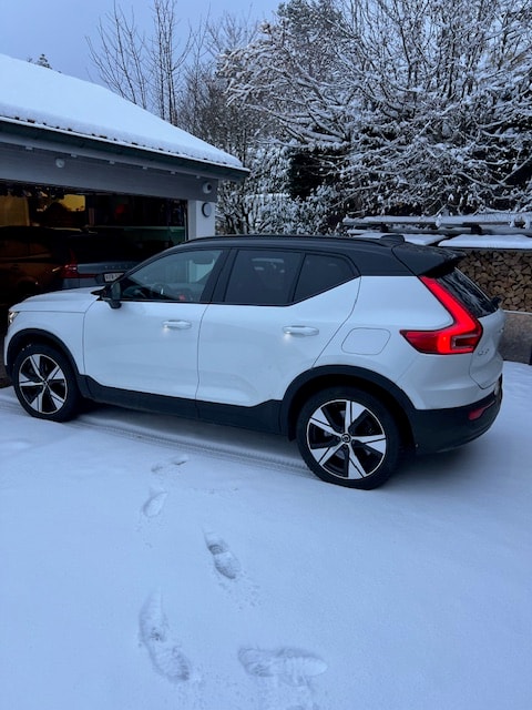 VOLVO XC40 P8 AWD Pure Electric R-Design