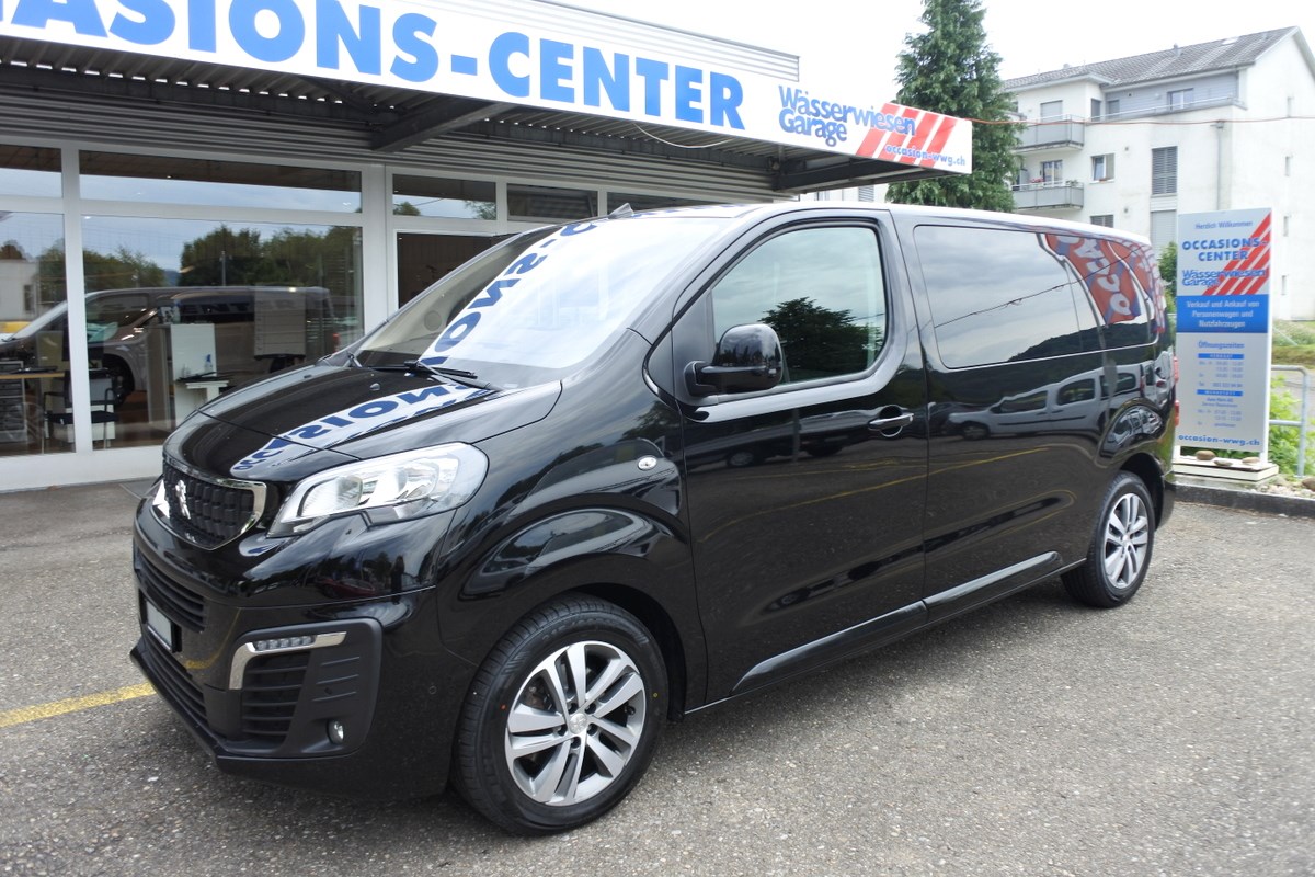 PEUGEOT Traveller Business Stand.