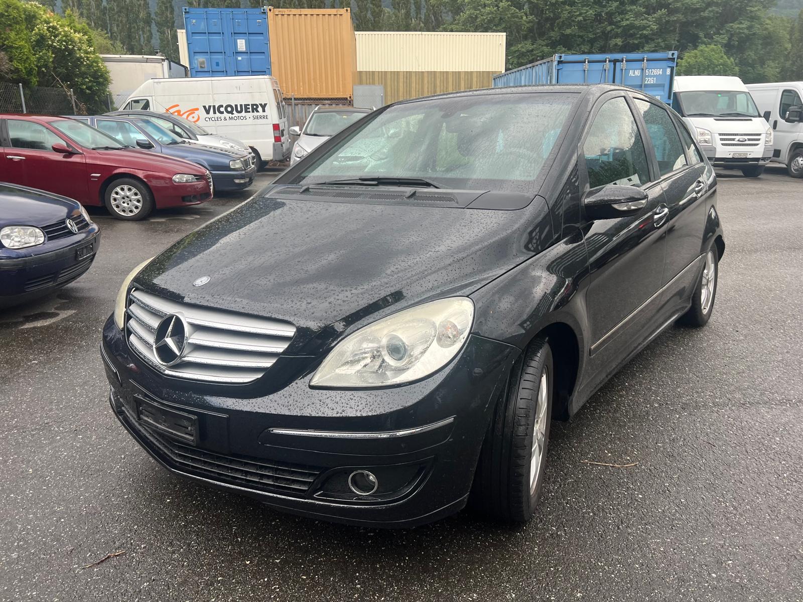 MERCEDES-BENZ B 200