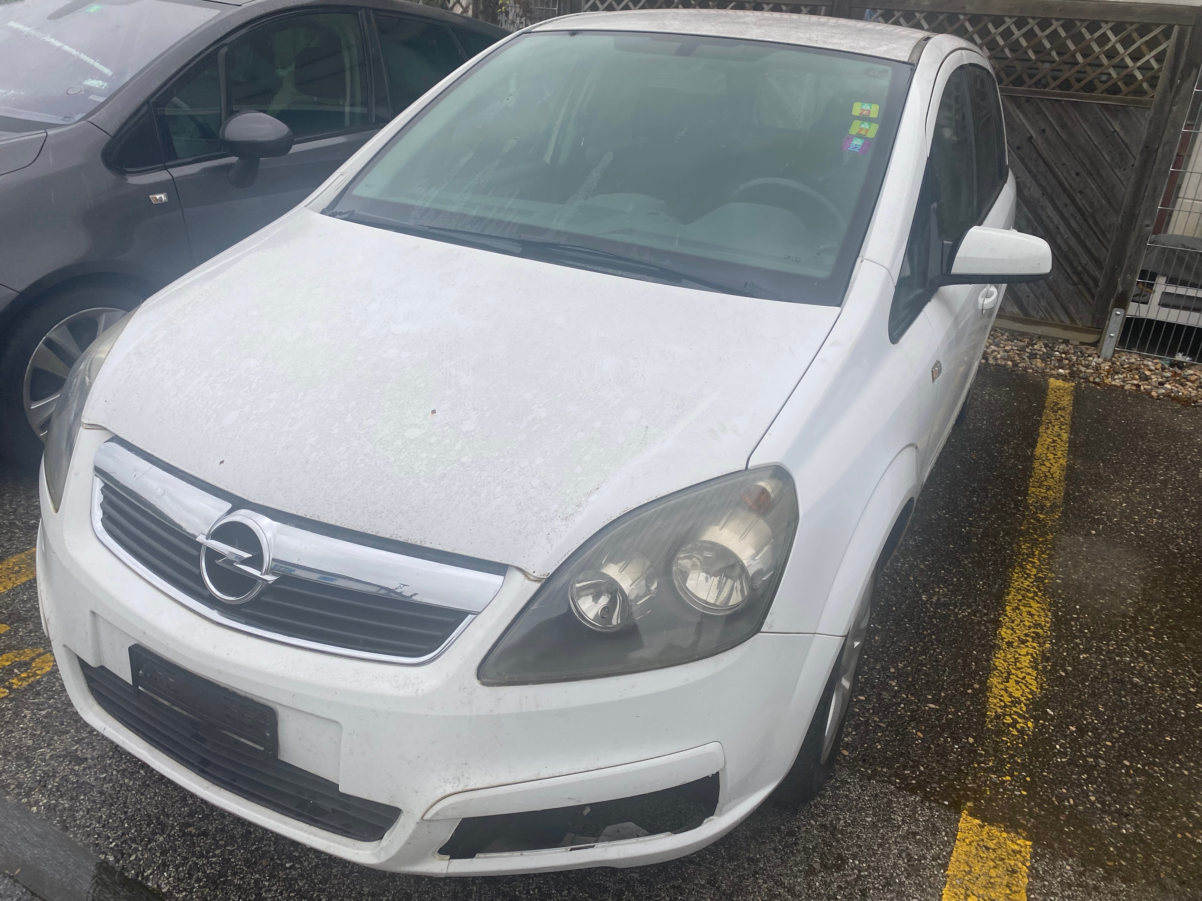 OPEL Zafira 1.9 CDTI (Essentia)