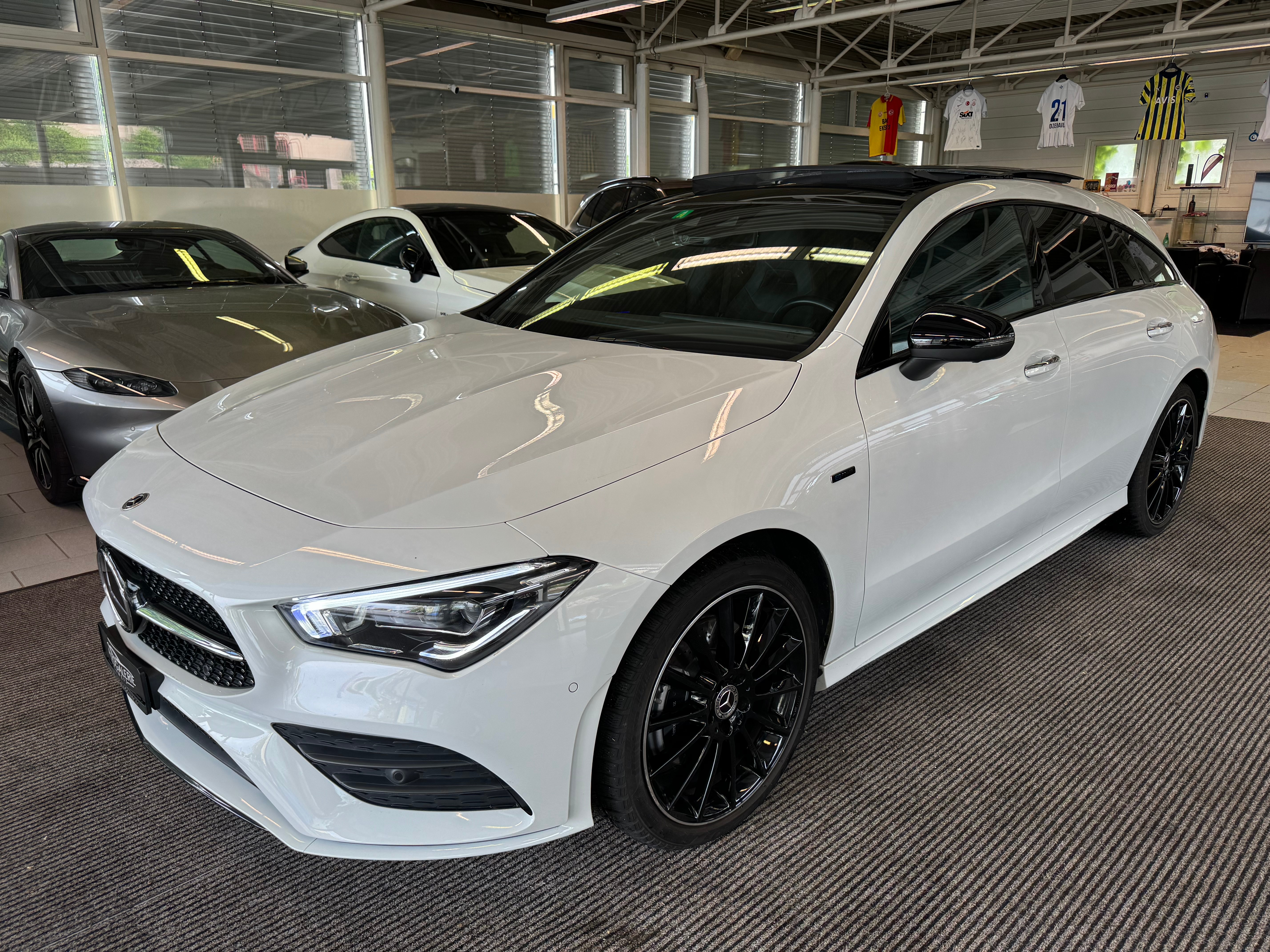 MERCEDES-BENZ CLA Shooting Brake 250 e 8G-DCT AMG BLACK Line | CH | EDITION 2020 | Panorama | Burmester |