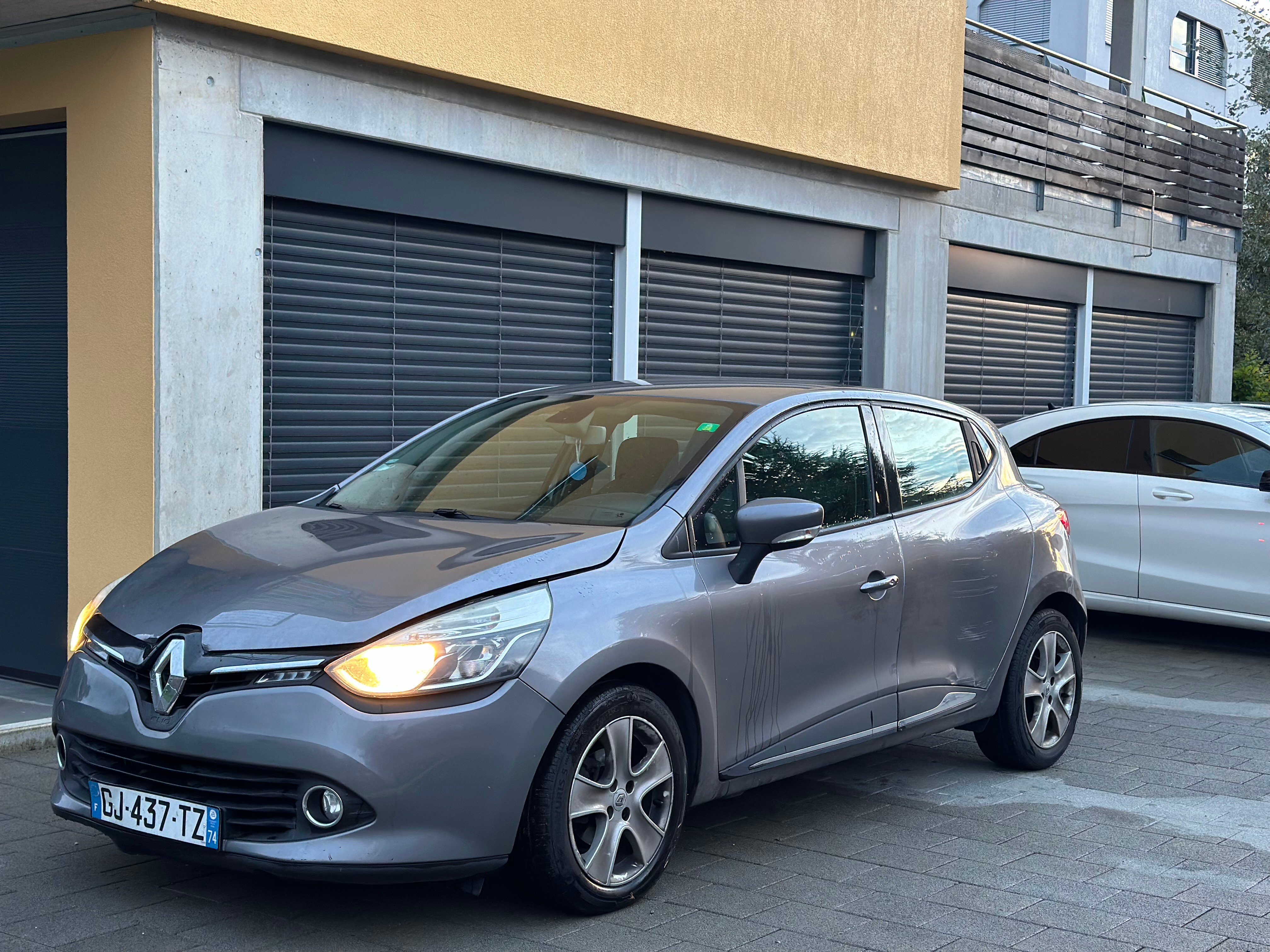 RENAULT Clio 1.2 16V T Dynamique EDC