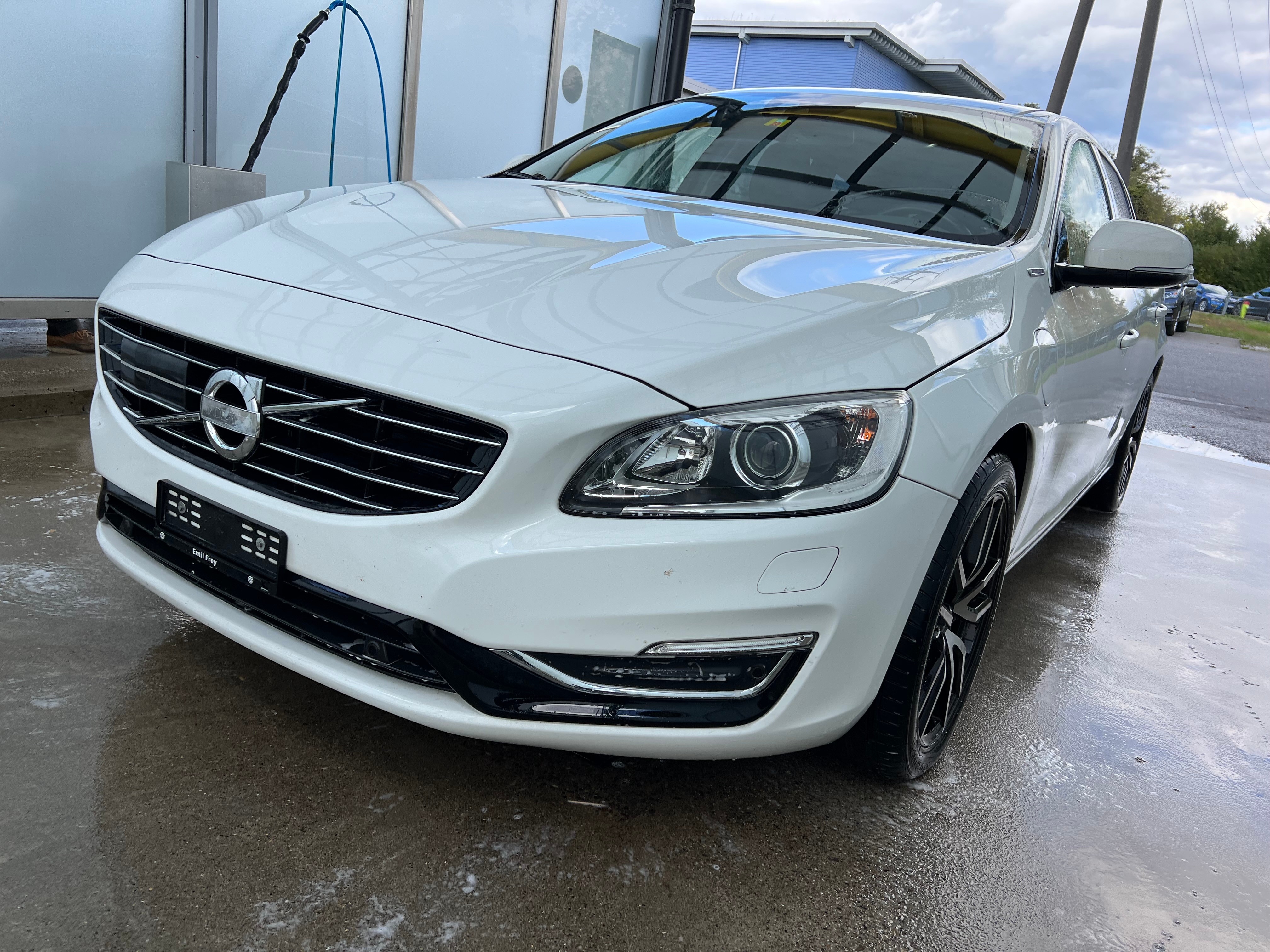 VOLVO V60 D6 AWD Plug-in Hybrid Summum Geartronic