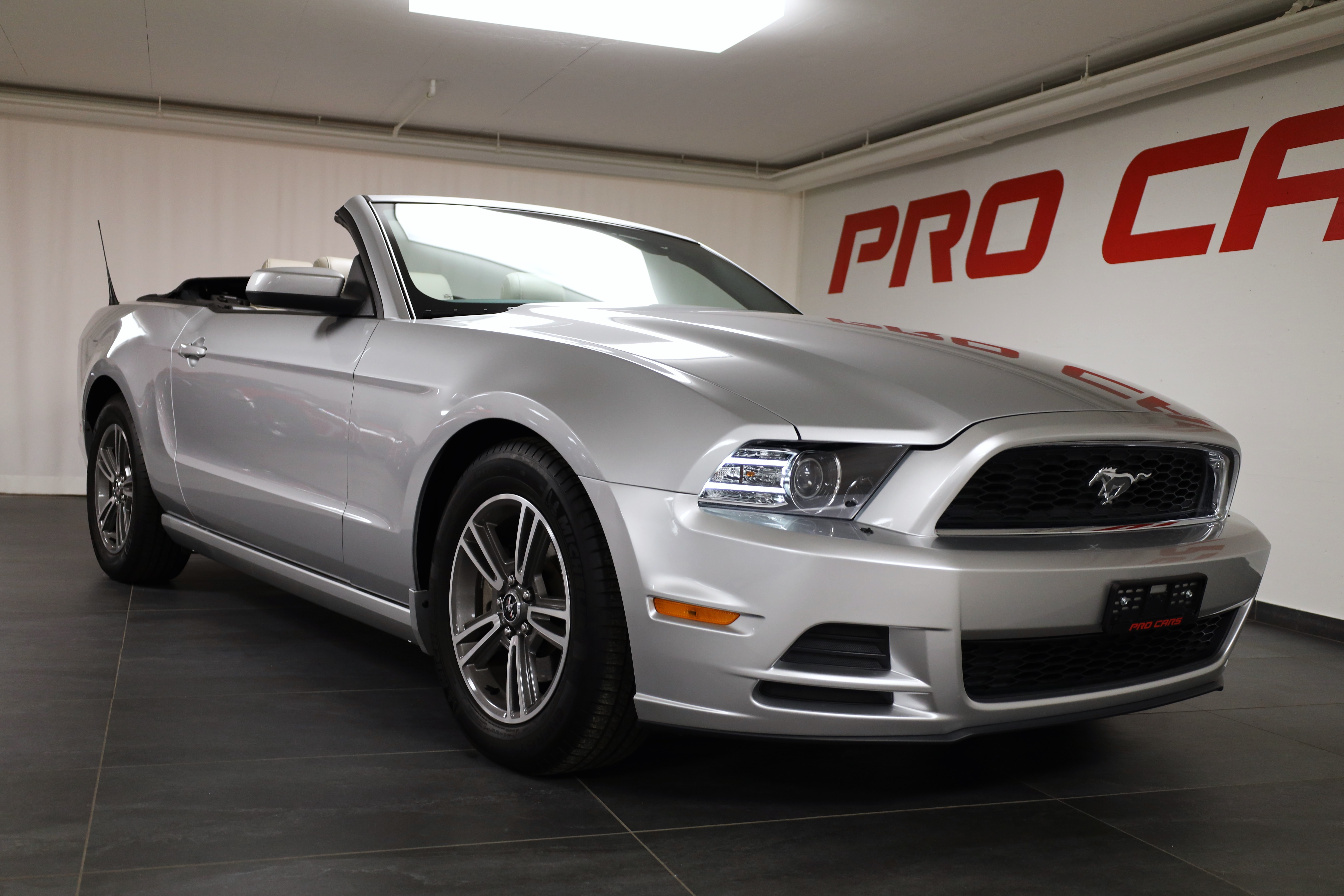 FORD Mustang 3.7 V6 Convertible