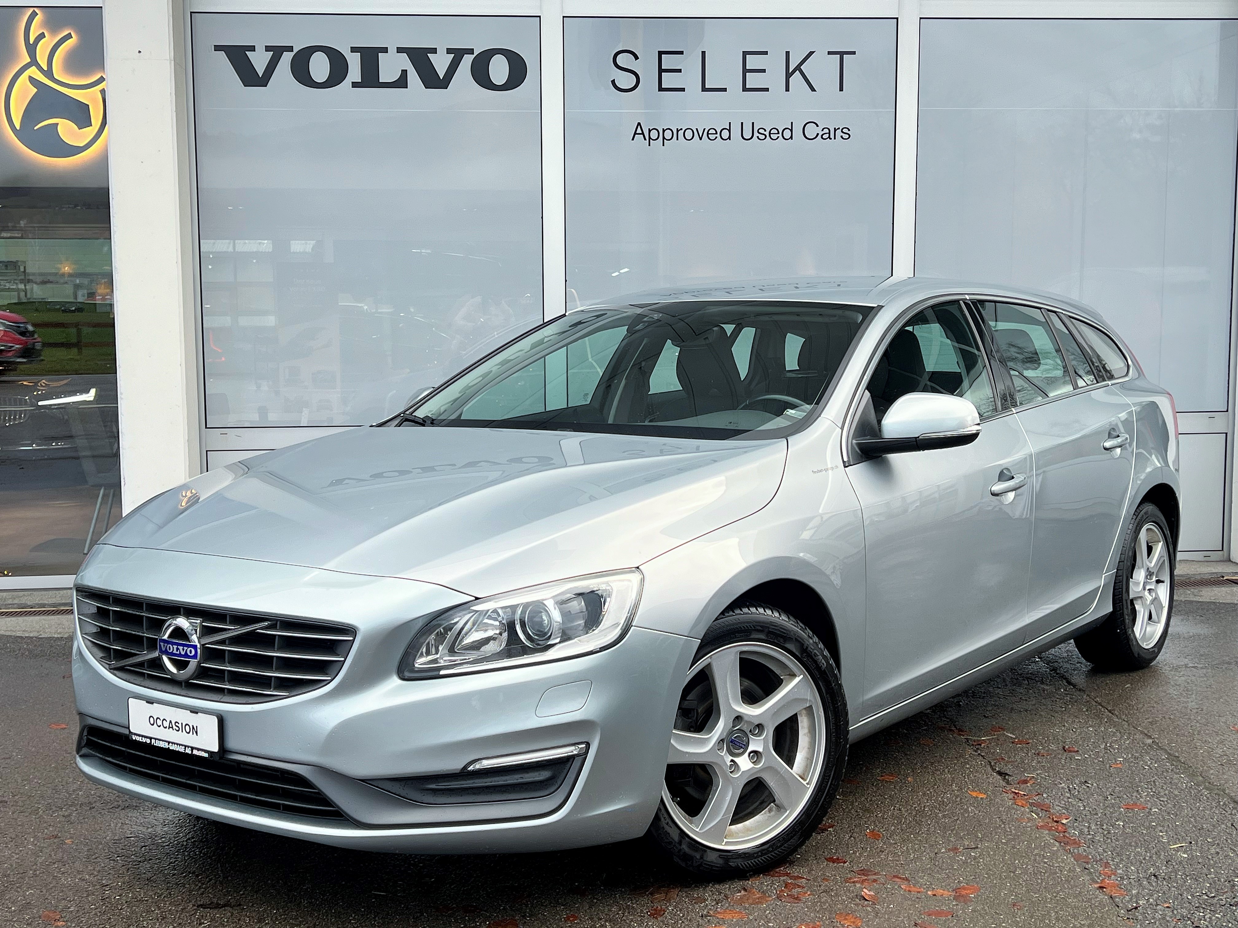 VOLVO V60 D4 Momentum