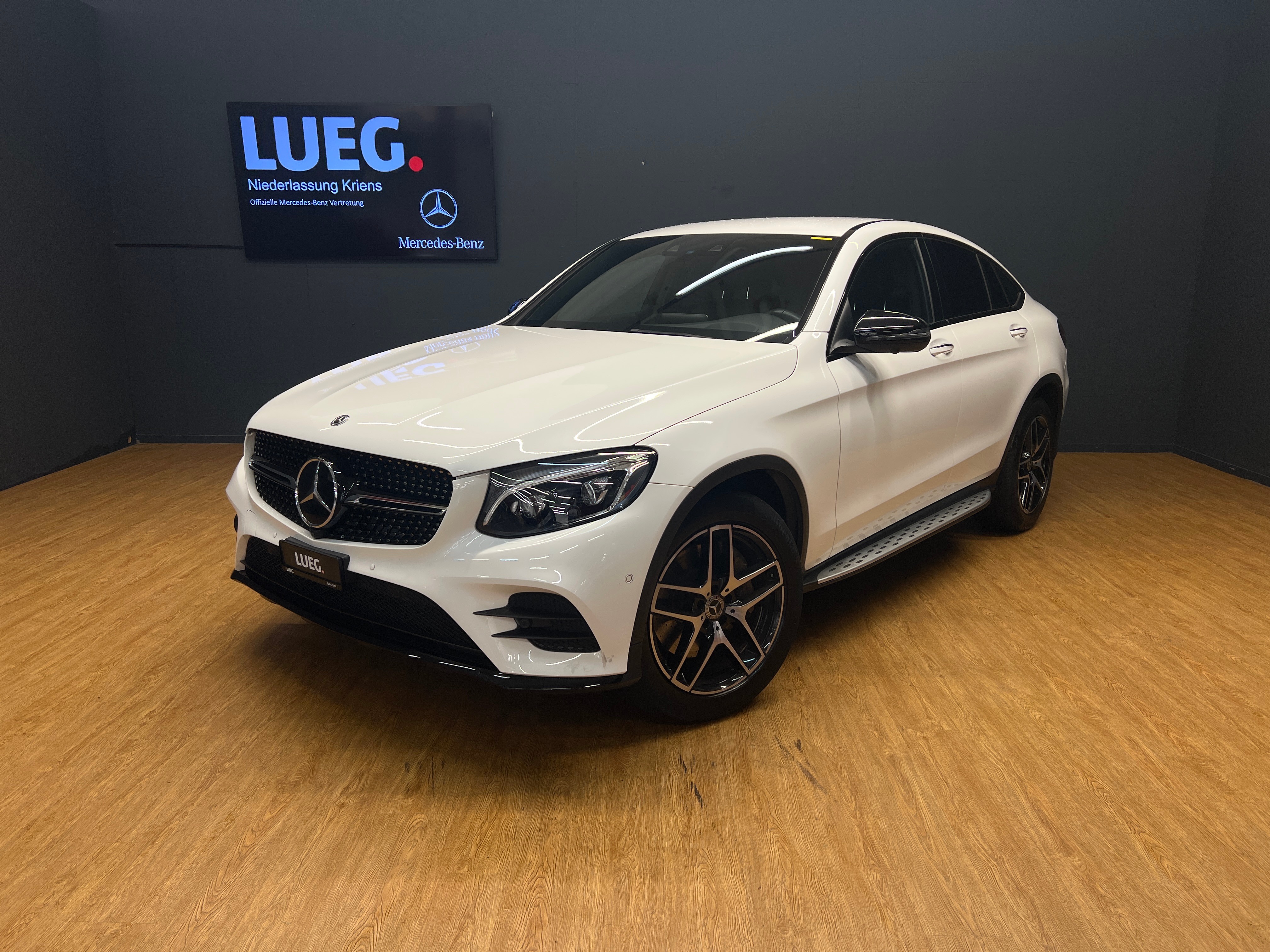 MERCEDES-BENZ GLC 250 4M - AMG - Coupé - 360 Grad Kamera / DISTRONIC