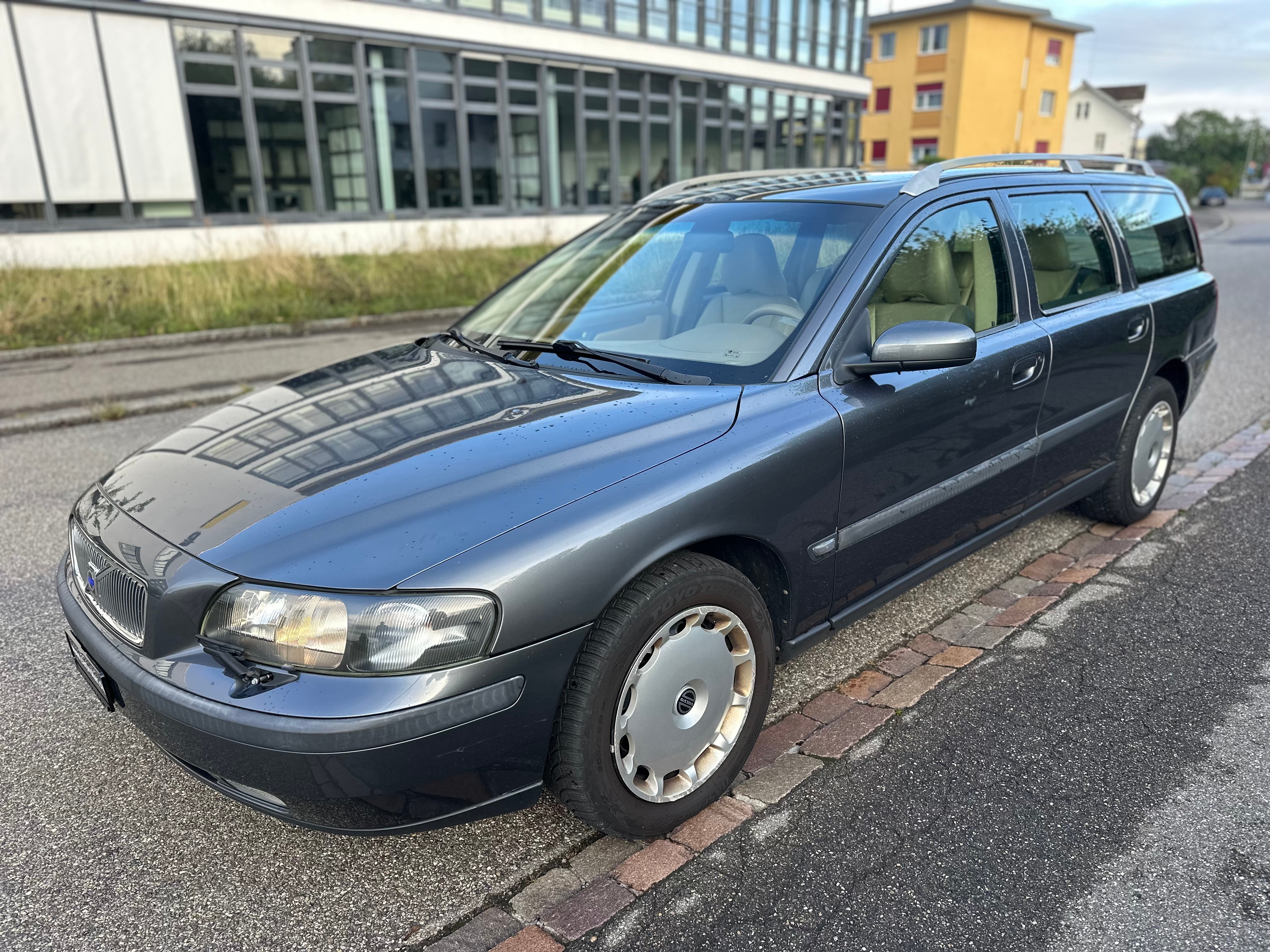 VOLVO V70 2.5T