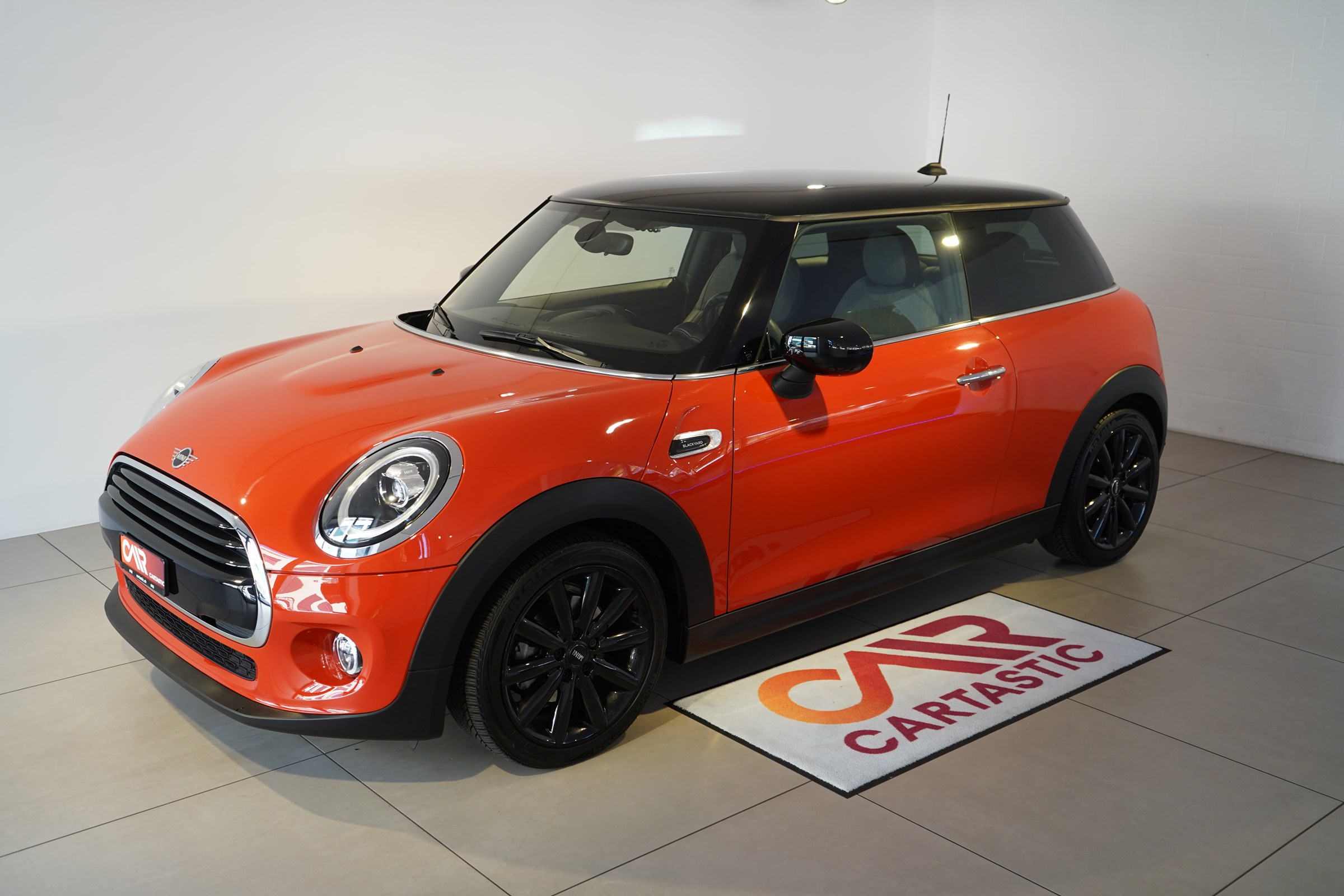 MINI Cooper Blackyard