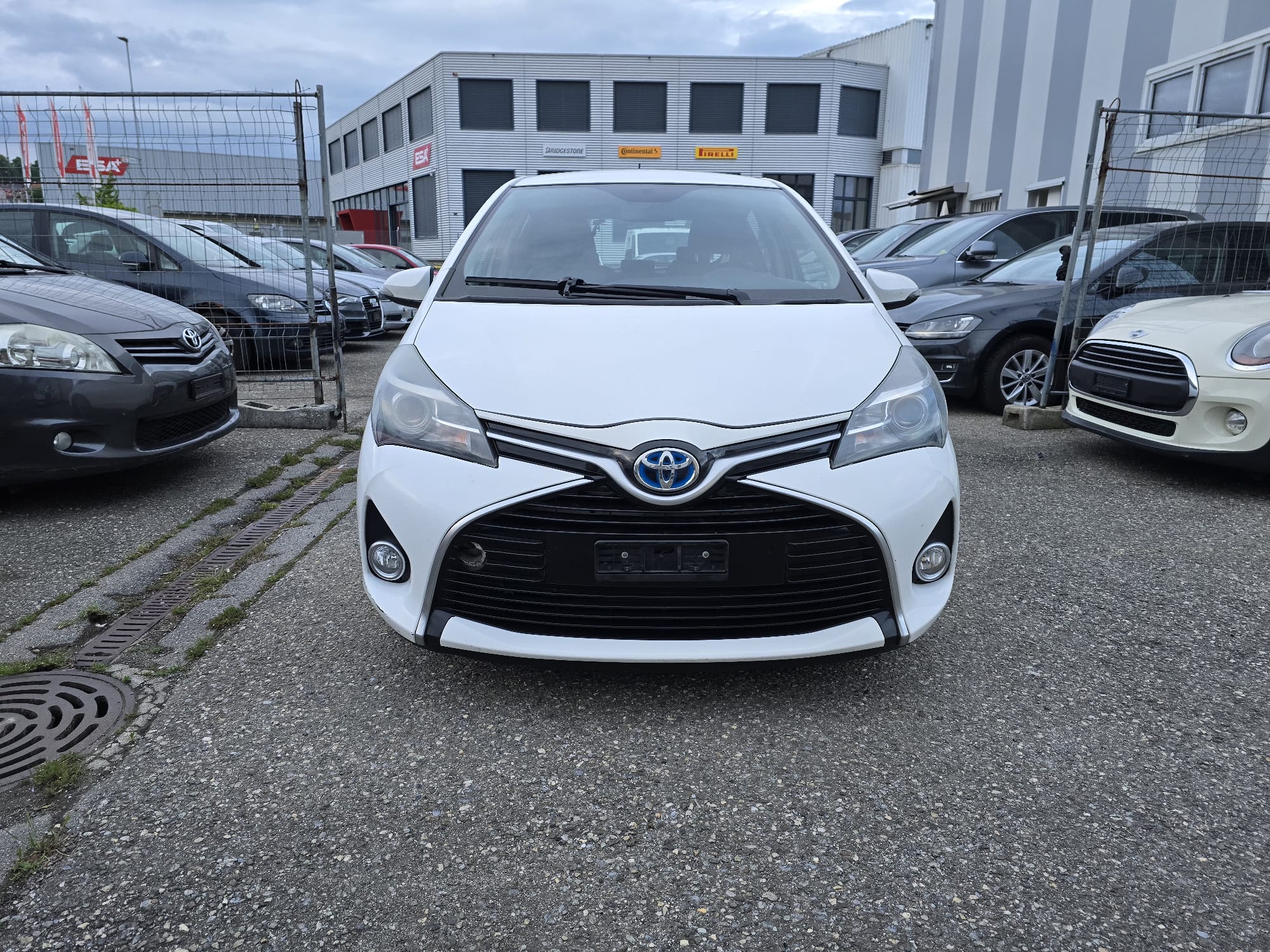 TOYOTA Yaris 1.5 VVT-i Hybrid Sol Premium e-CVT