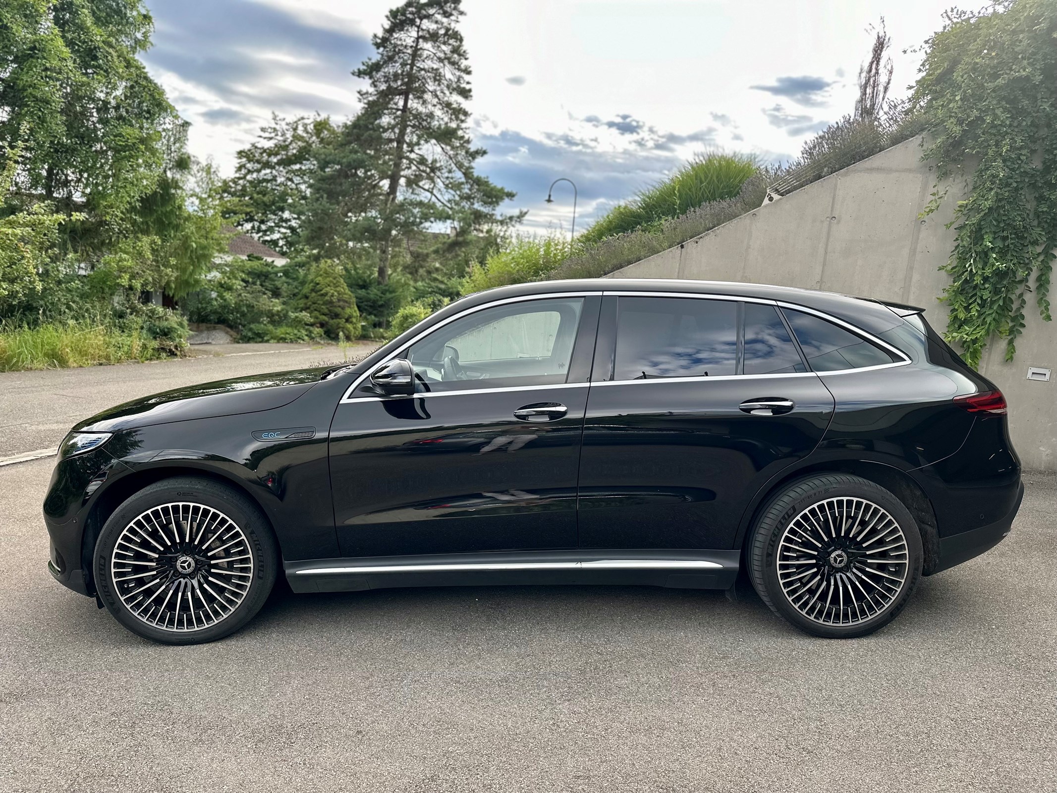 MERCEDES-BENZ EQC 400 AMG Line 4Matic