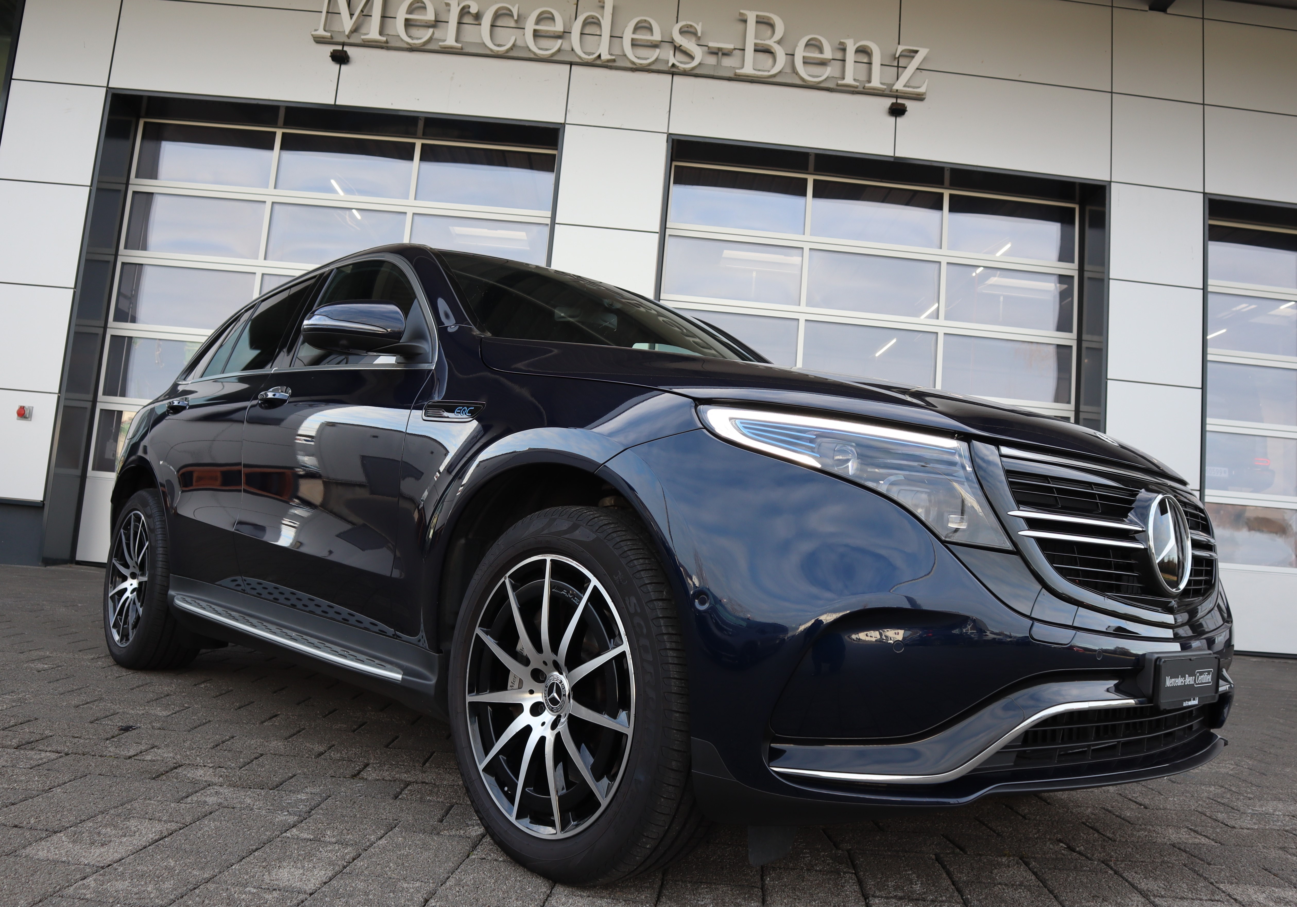 MERCEDES-BENZ EQC 400 AMG Line 4Matic