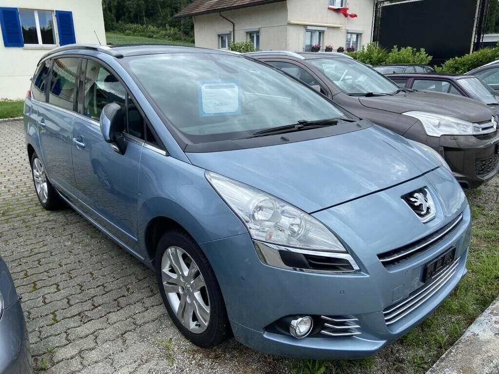 PEUGEOT 5008 1.6 16V T Sport