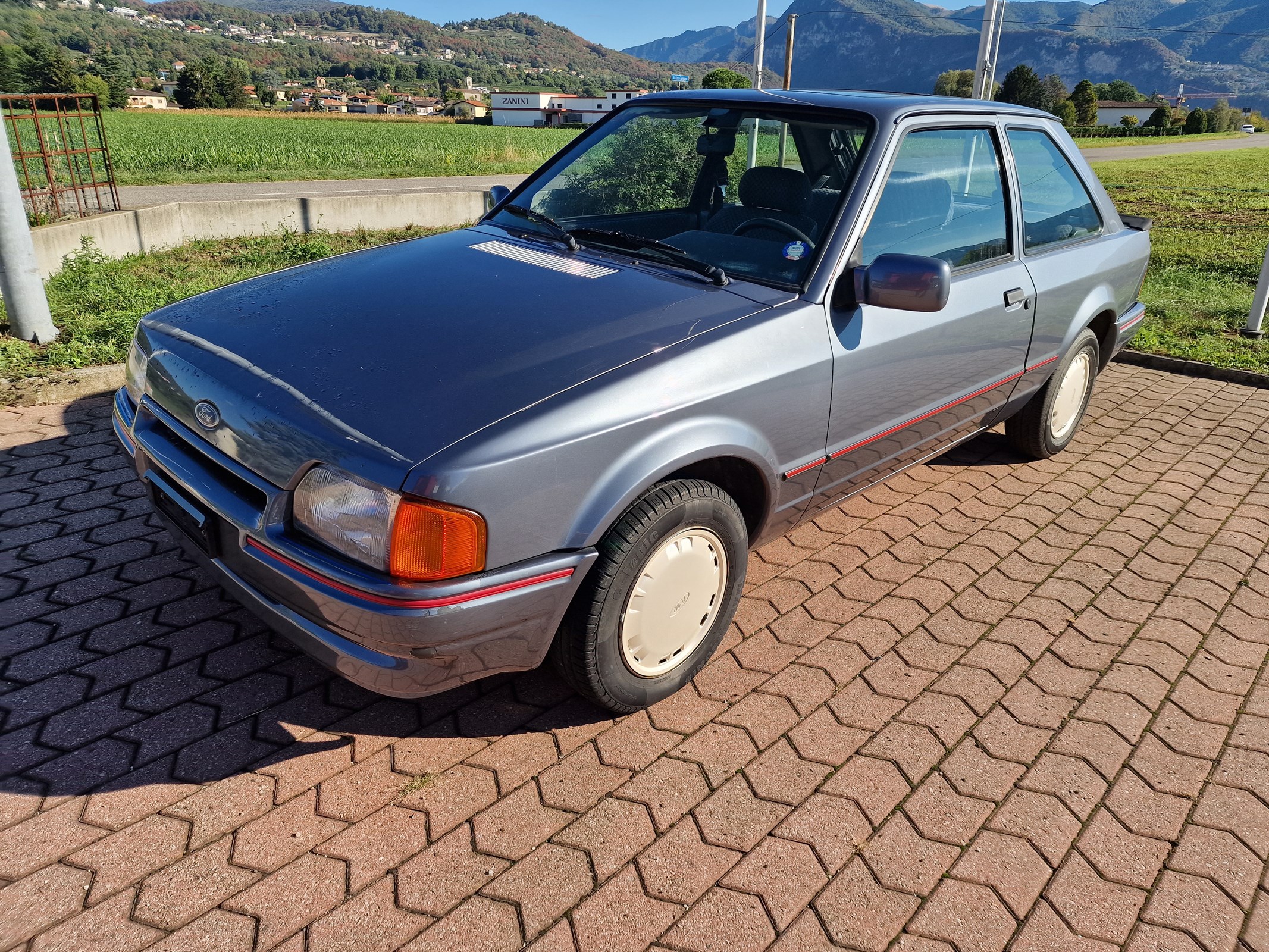 FORD Escort 1600i Saphir (CL)