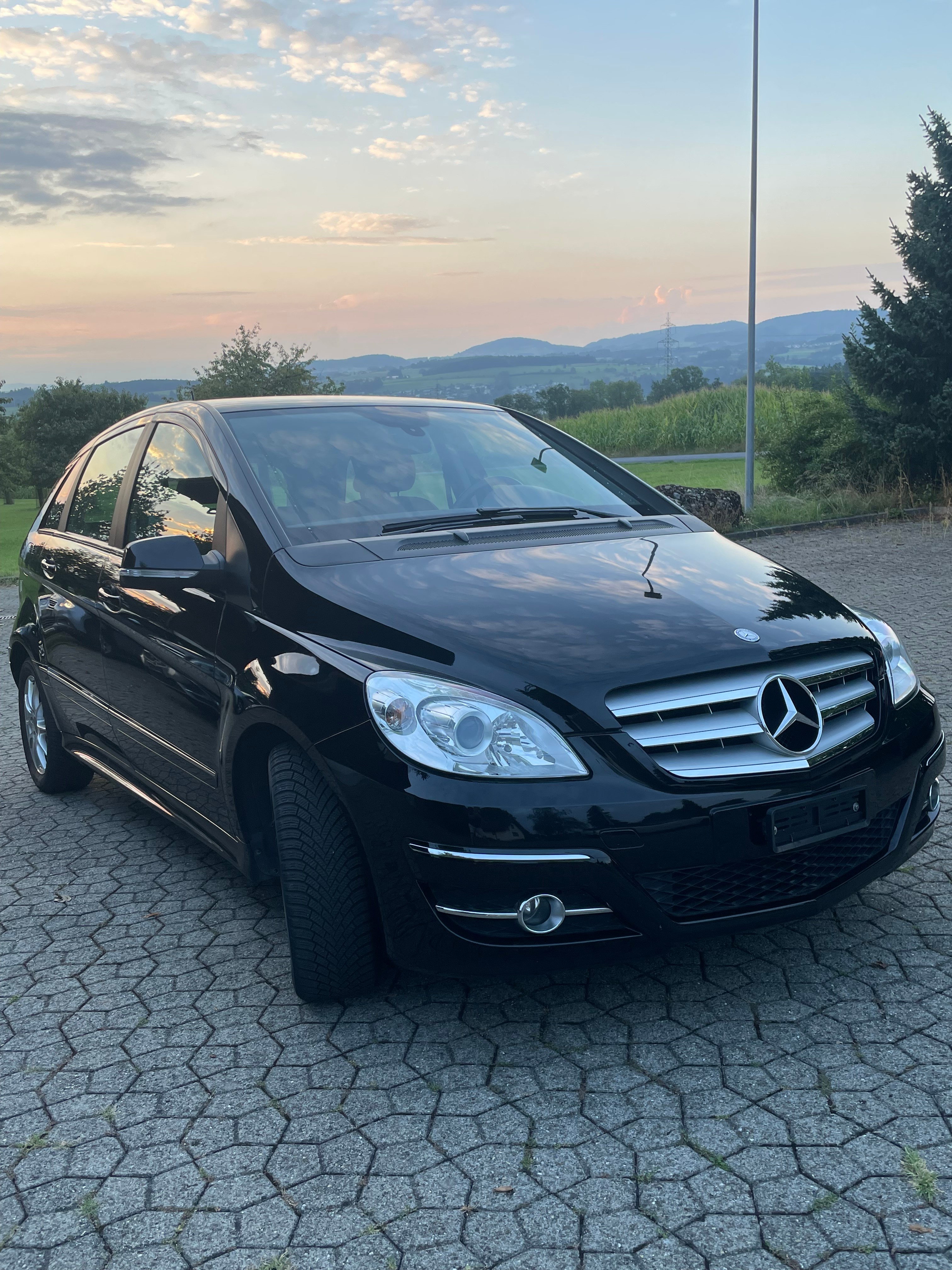 MERCEDES-BENZ B 200