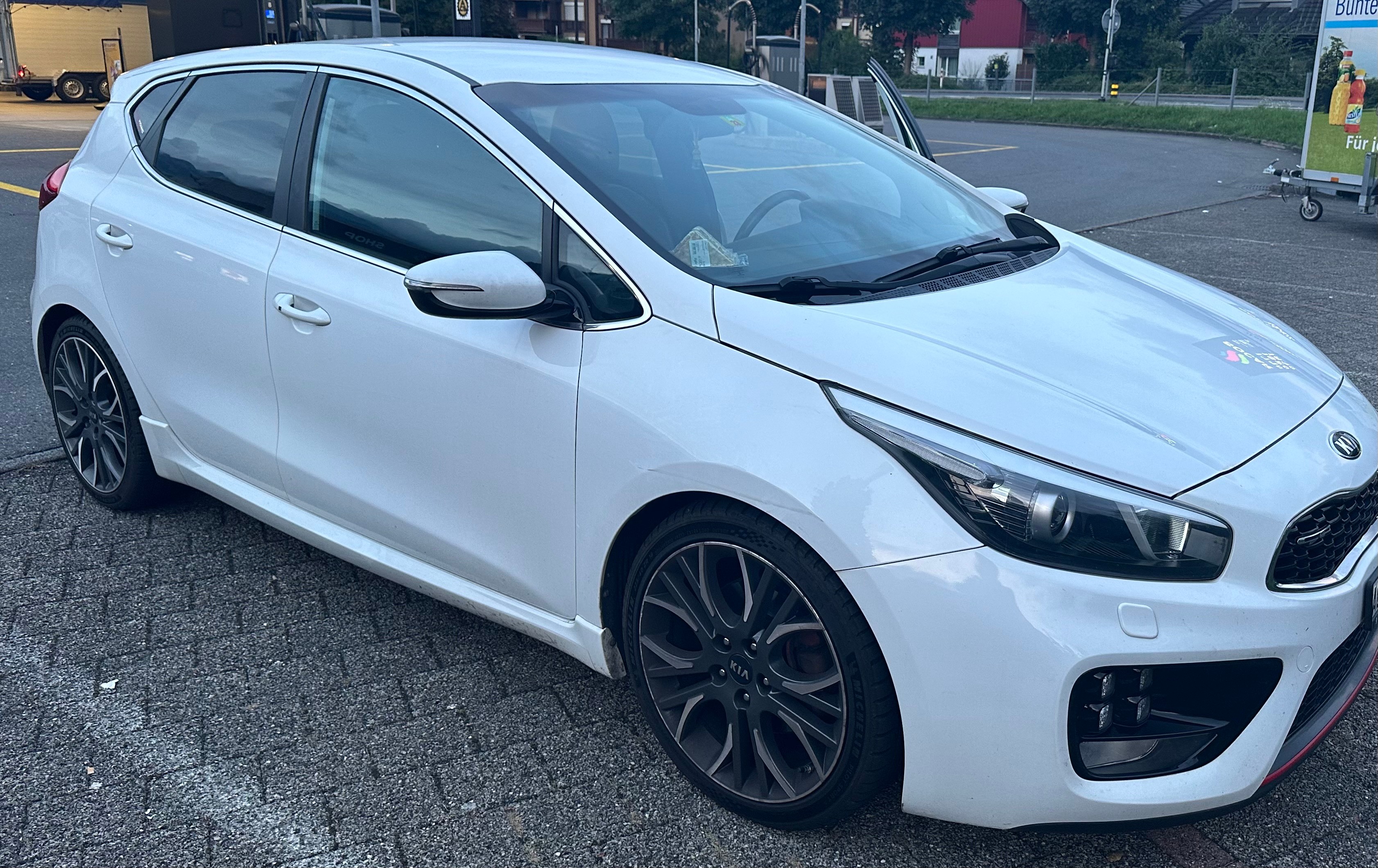 KIA Ceed 1.6 GDi Turbo GT