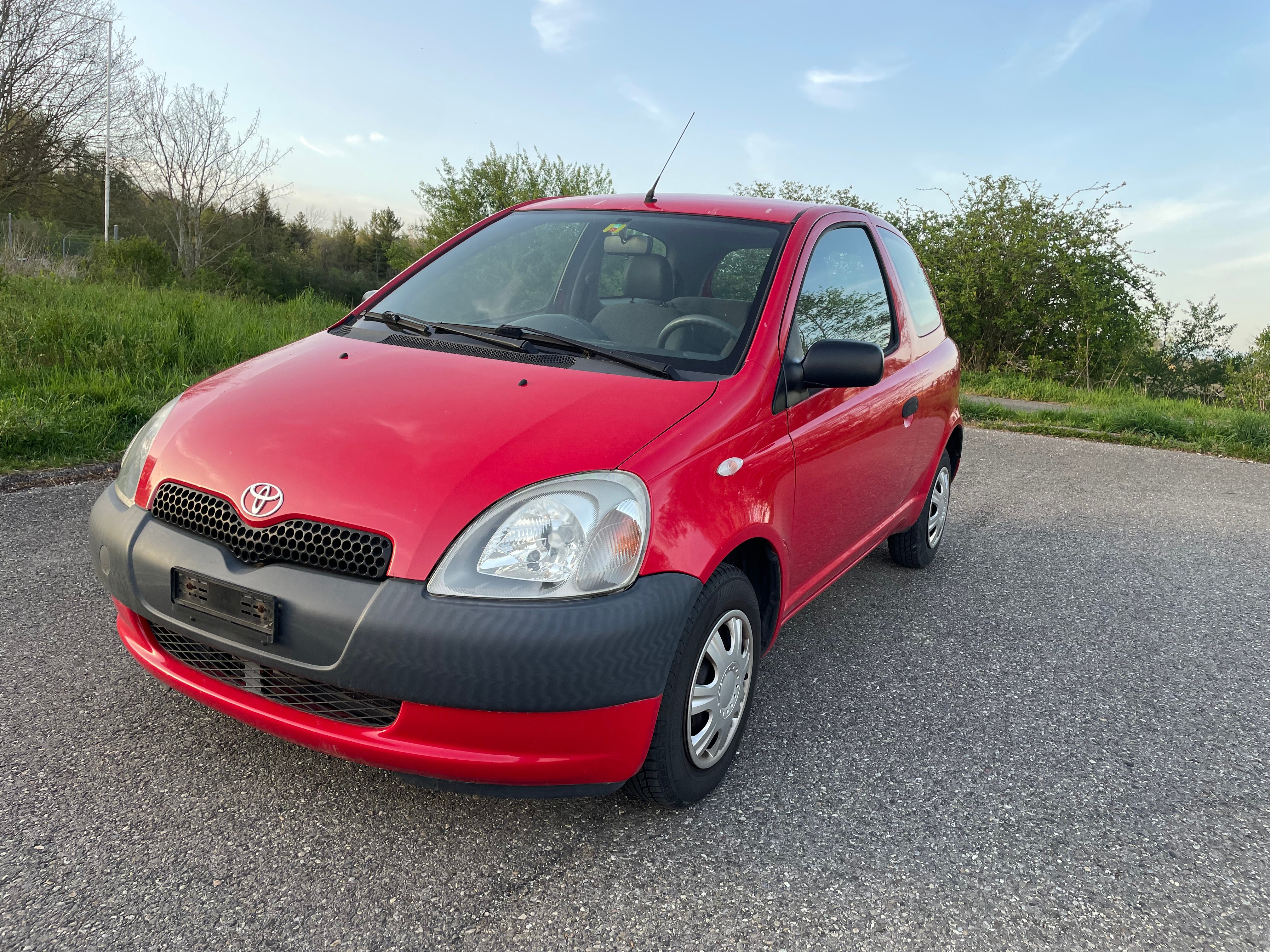 TOYOTA Yaris 1.0 Linea Luna