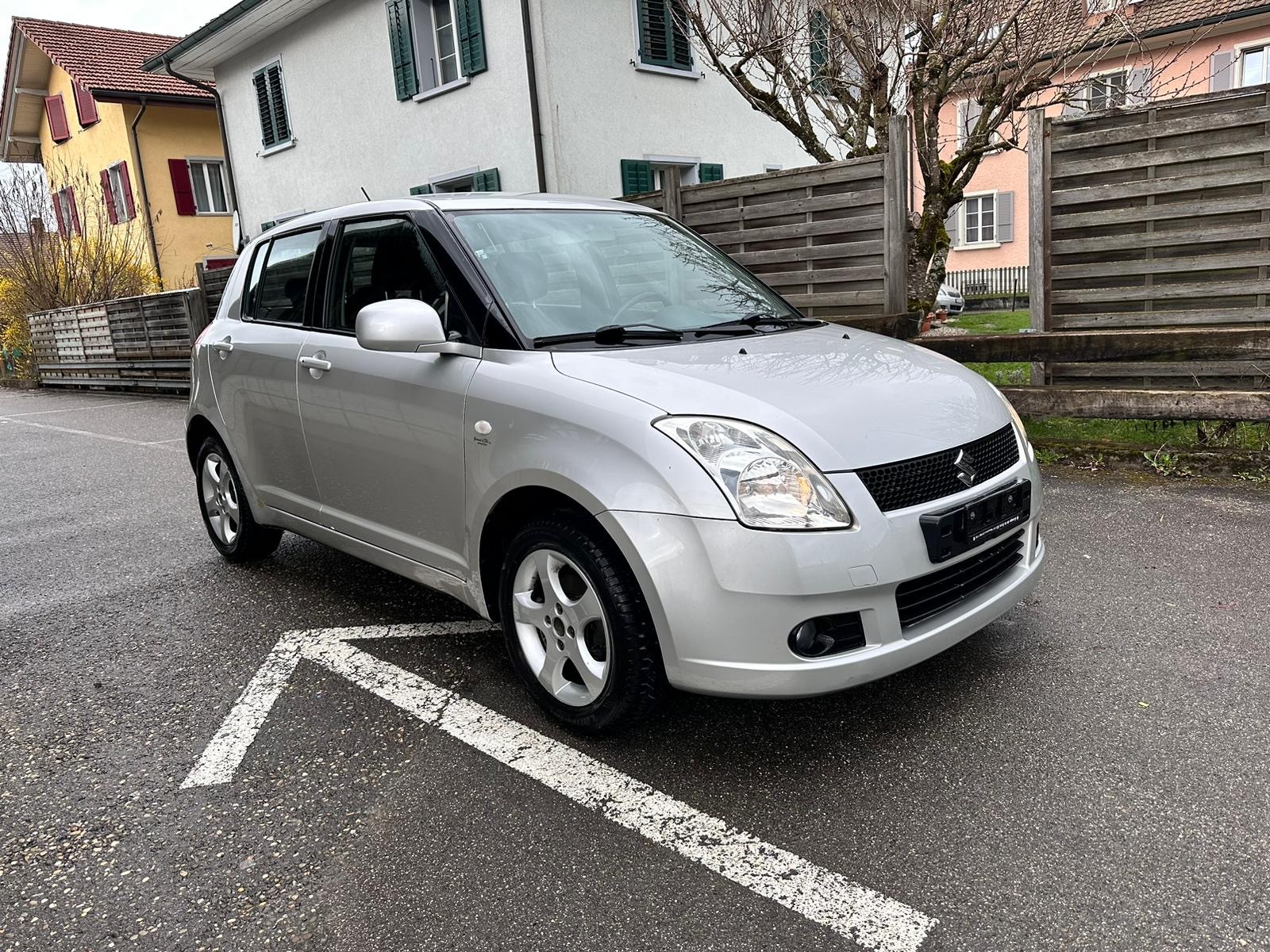 SUZUKI Swift 1.3i 16V GL 4x4