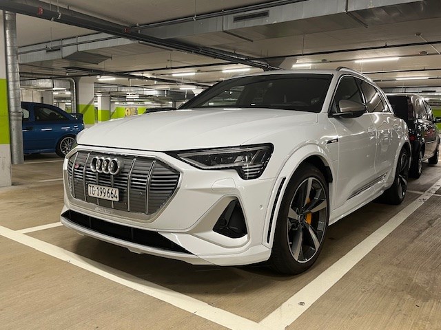 AUDI e-tron S quattro