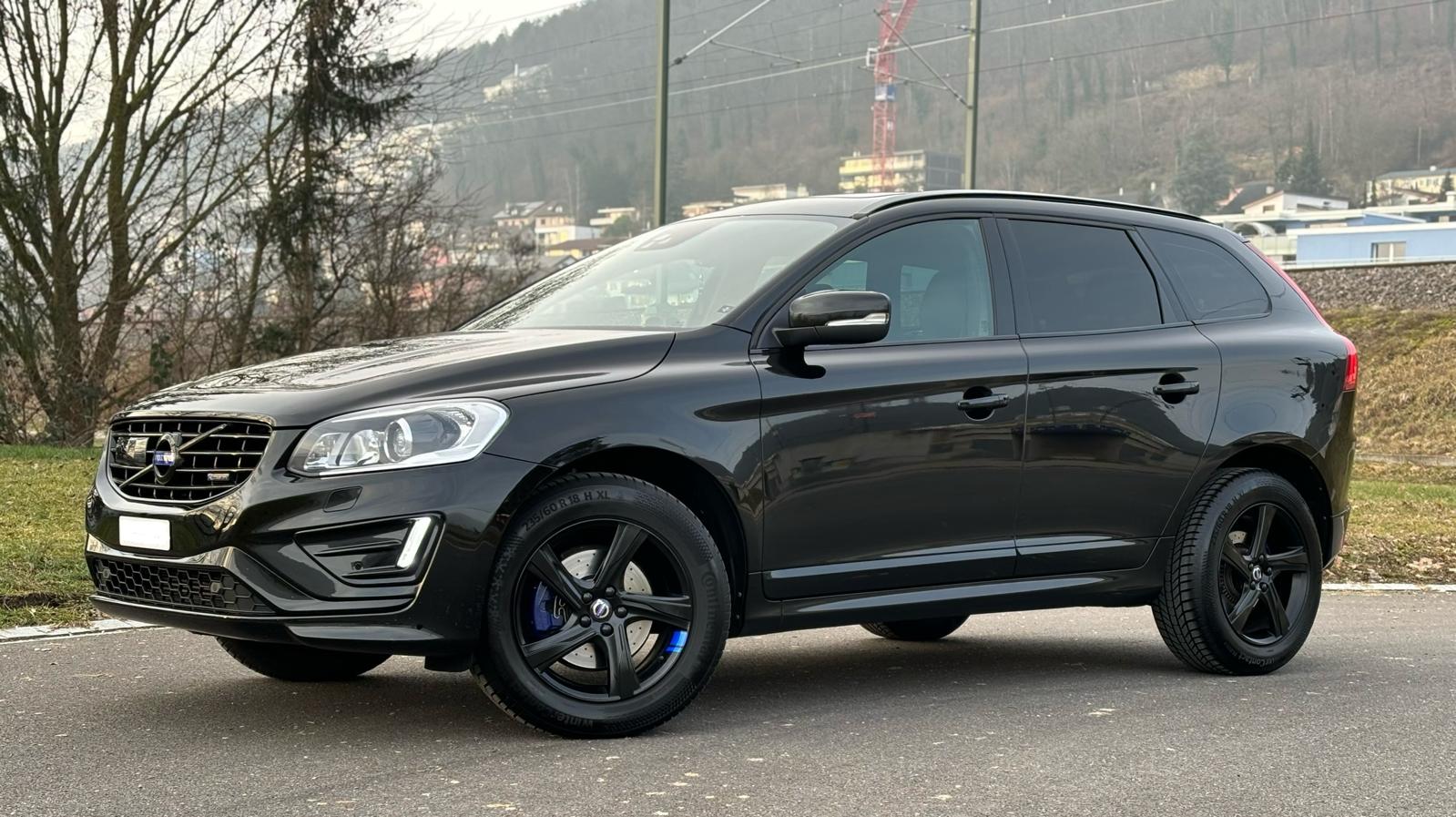 VOLVO XC60 D4 AWD Momentum R-Design Geartronic