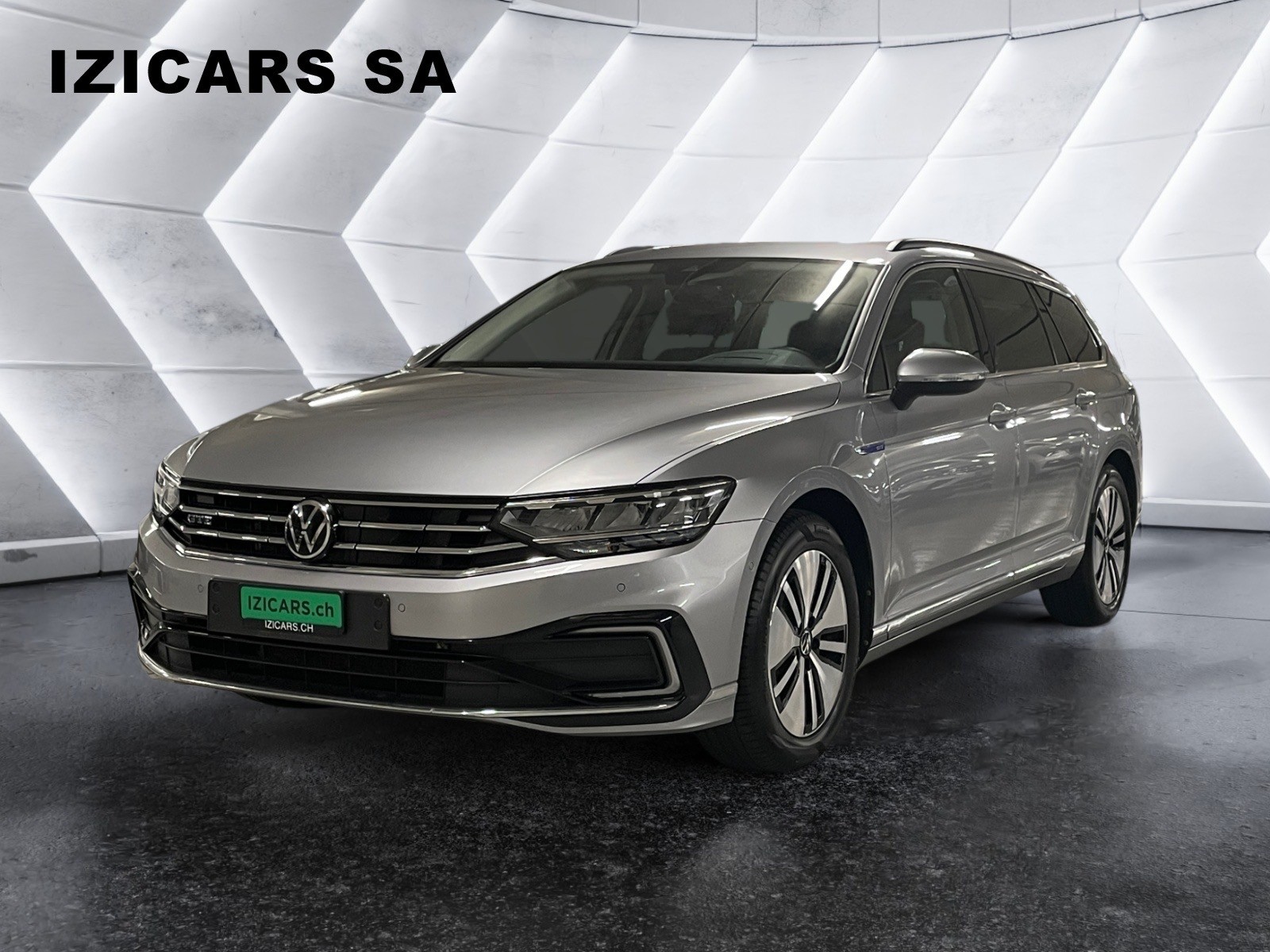 VW Passat Variant 1.4 TSI GTE Hybrid DSG Head-UP-Display /Vitrage Privacy /Caméra / Hayon électrique/Régulateur / Roues hiver