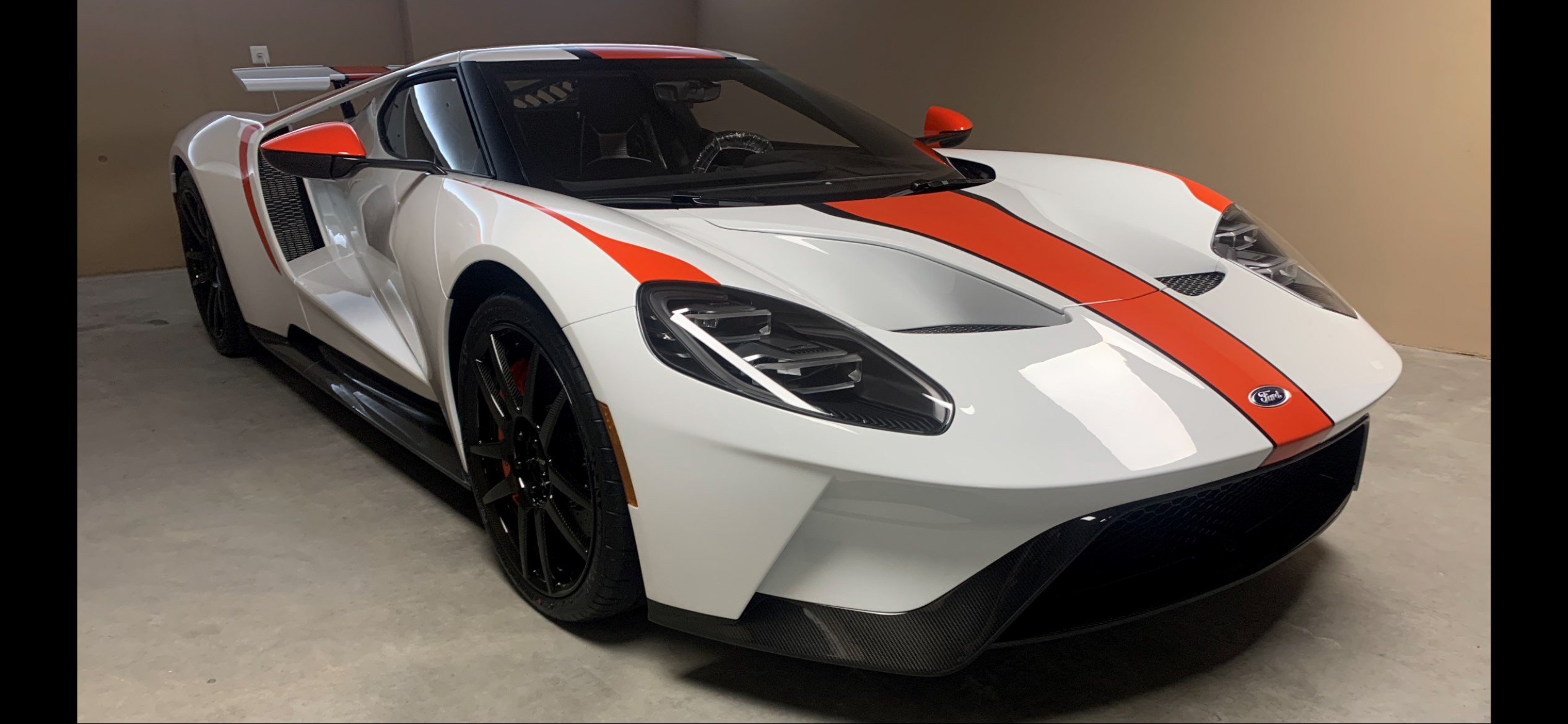 FORD GT Studio Collection 1 of 40