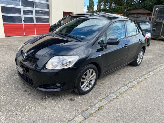 TOYOTA Auris 1.4 D-4D Linea Luna