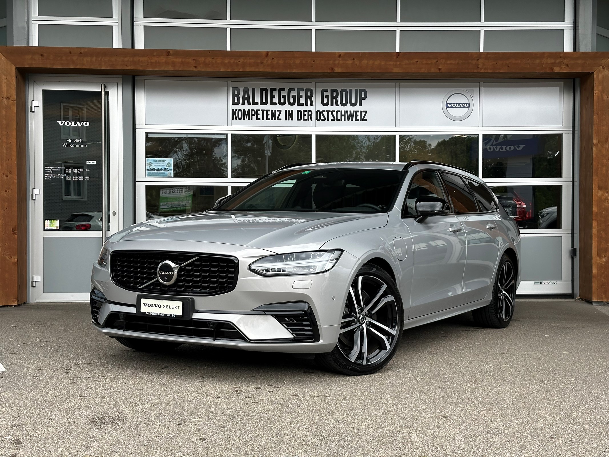 VOLVO V90 2.0 T8 TE Ultimate Dark eA