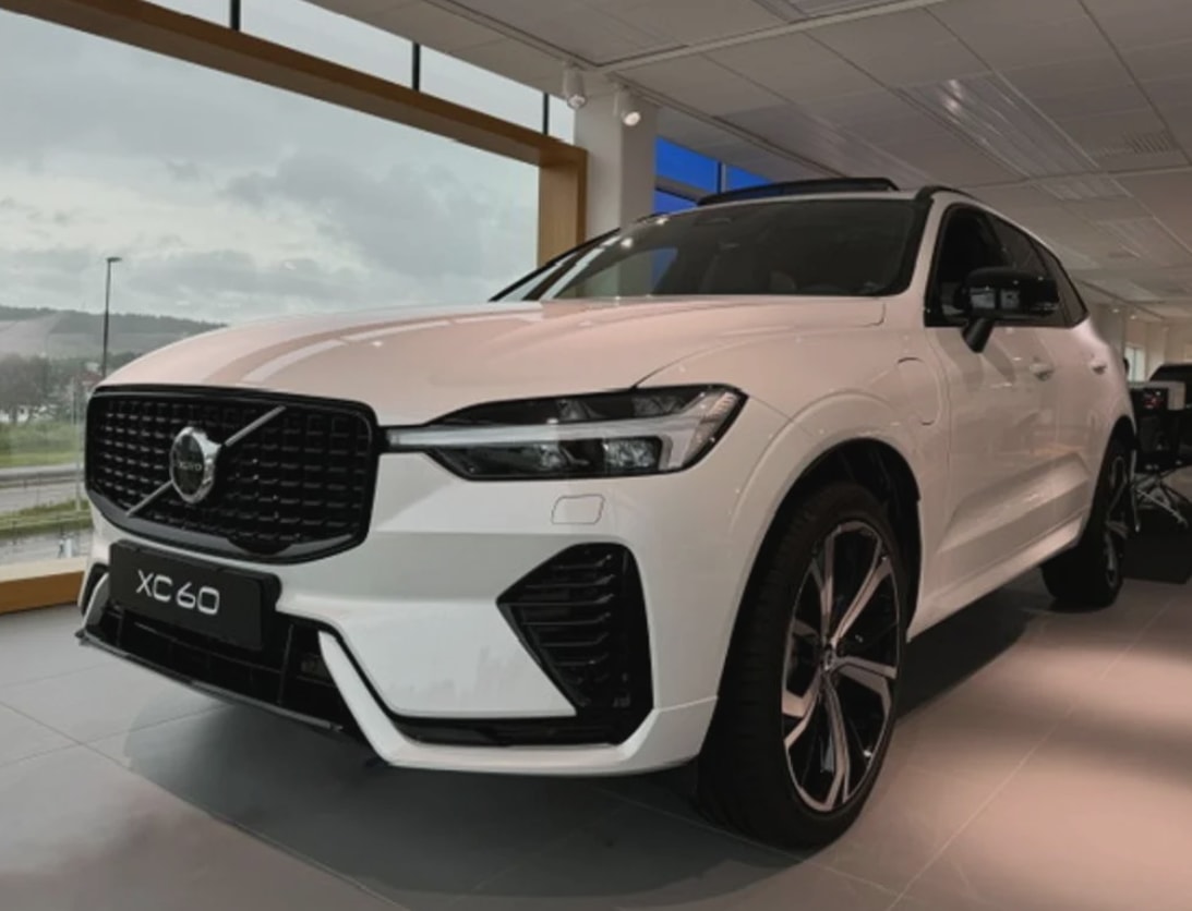 VOLVO XC60 T6 eAWD PluginHybrid Plus Dark Geartronic