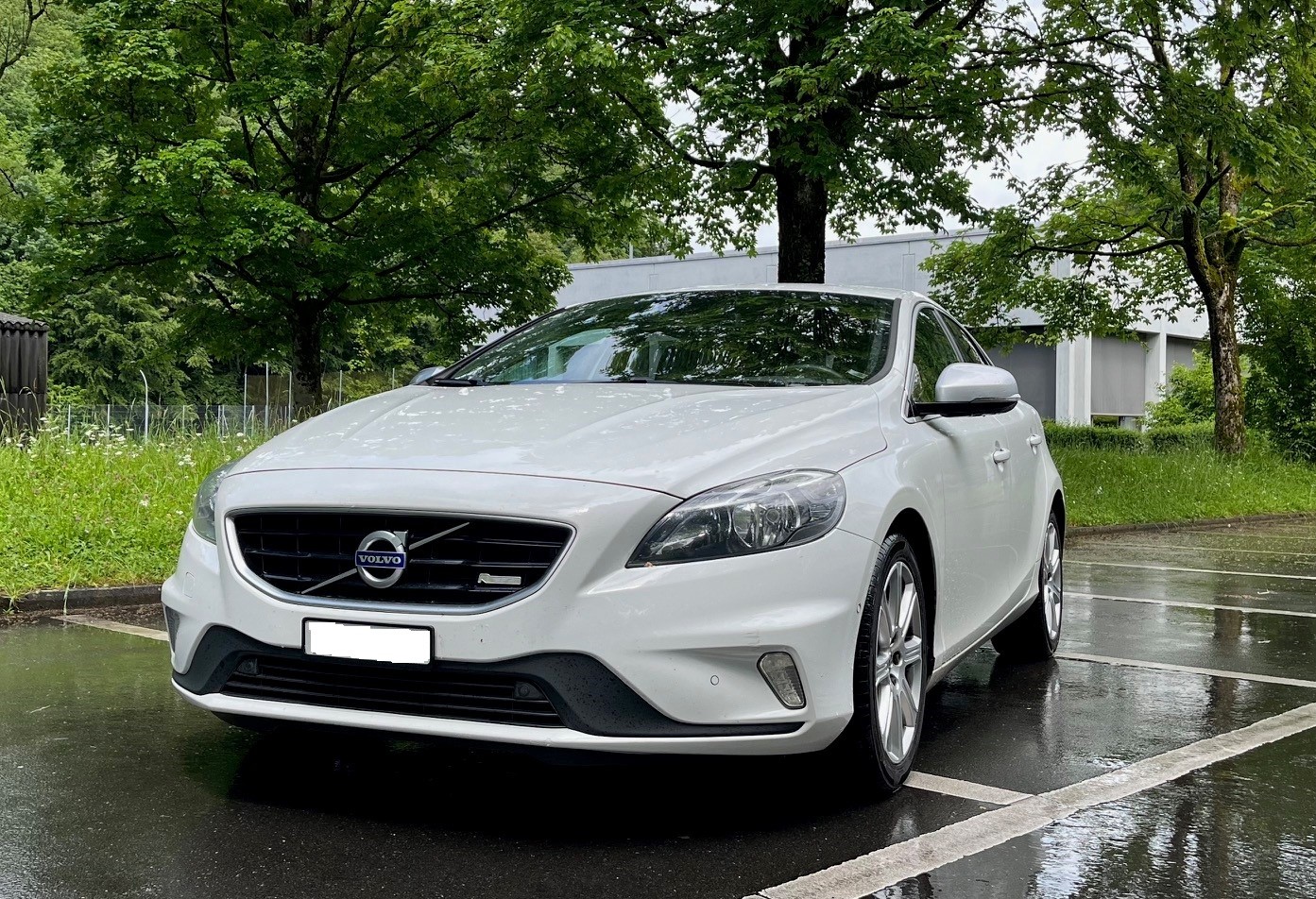 VOLVO V40 T4 R-Design