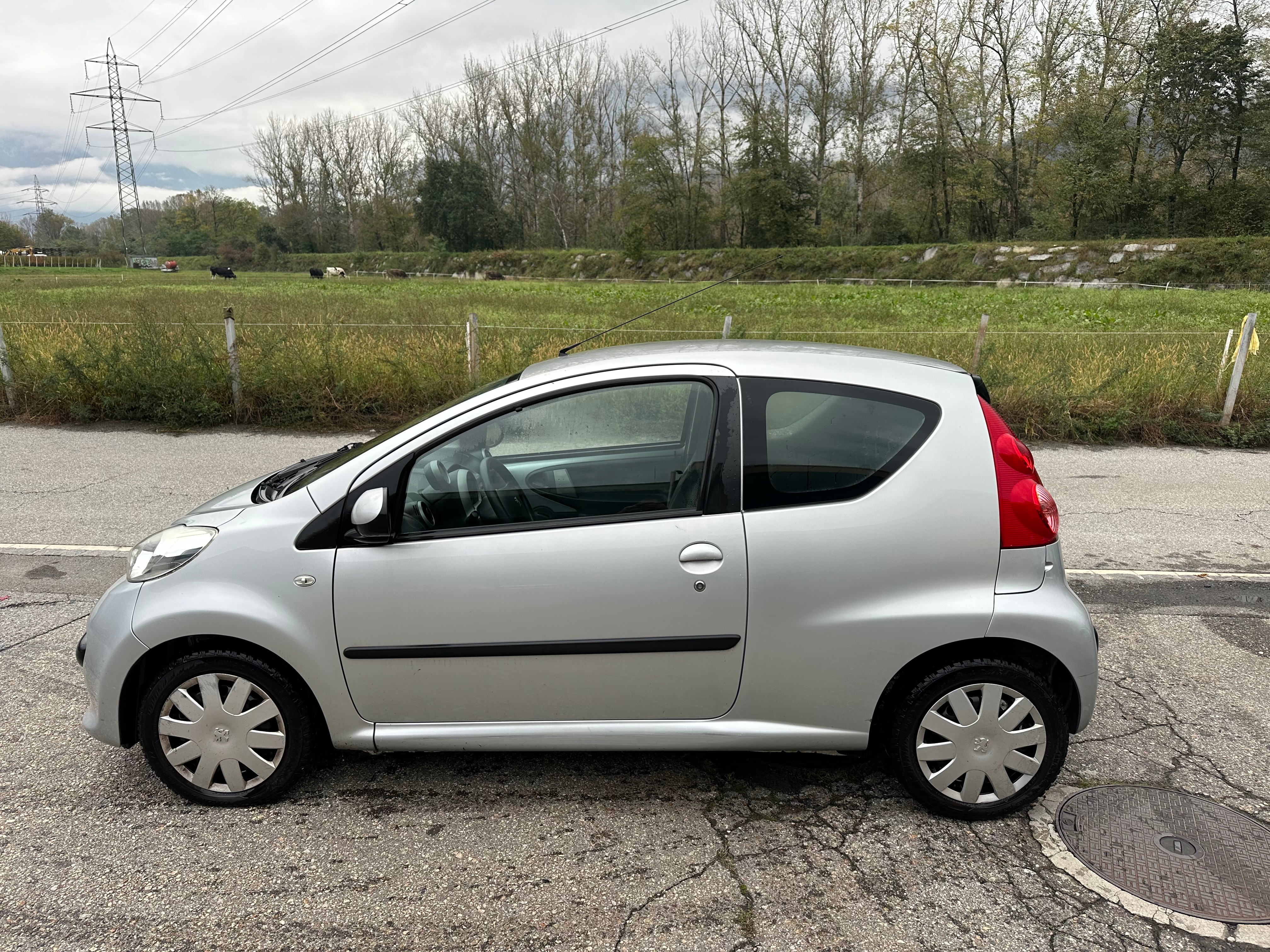 PEUGEOT 107